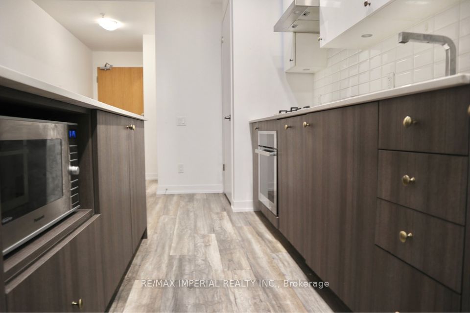 38 Howard Park Ave, unit 516 for rent - image #6