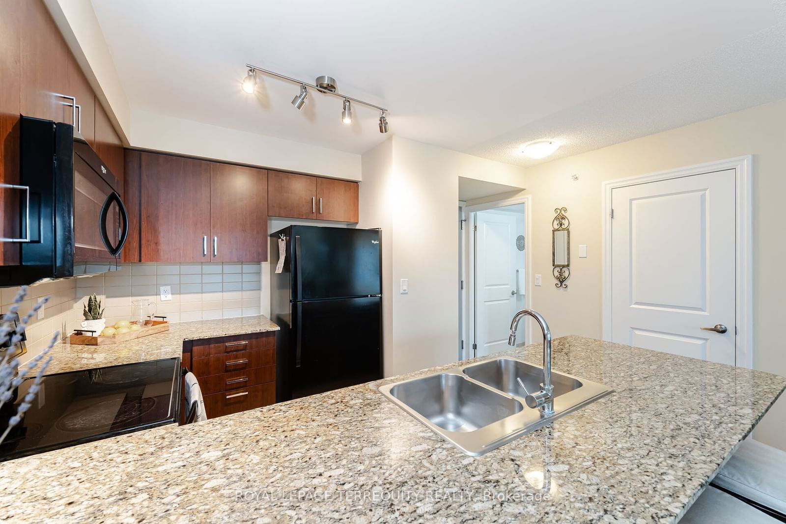 80 Esther Lorrie Dr, unit 503 for sale - image #7