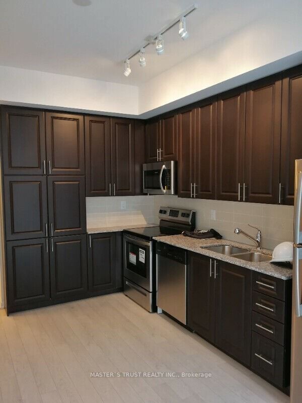 3091 Dufferin St, unit 827 for rent - image #4