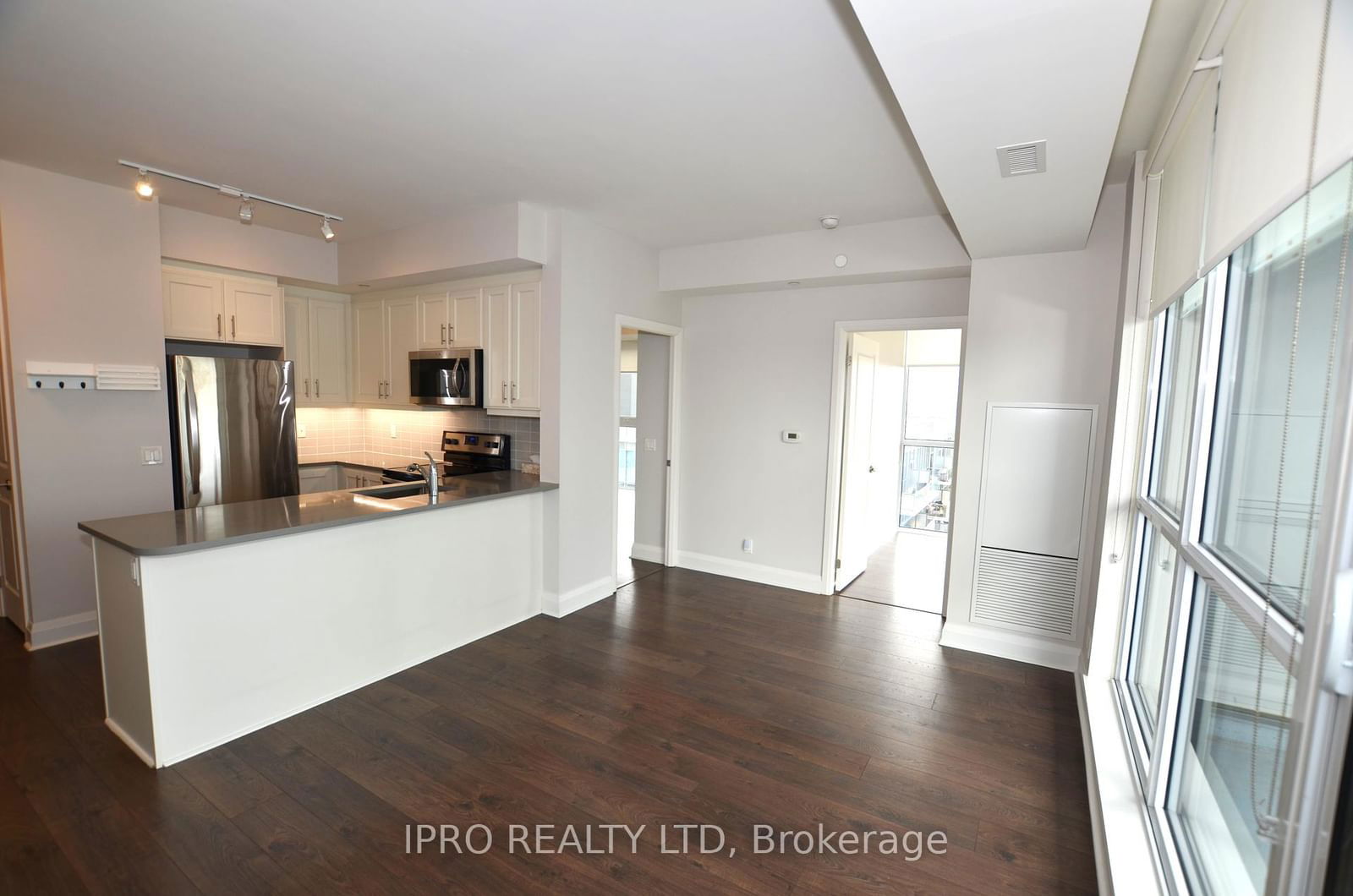 15 zorra St, unit 1302 for rent - image #3