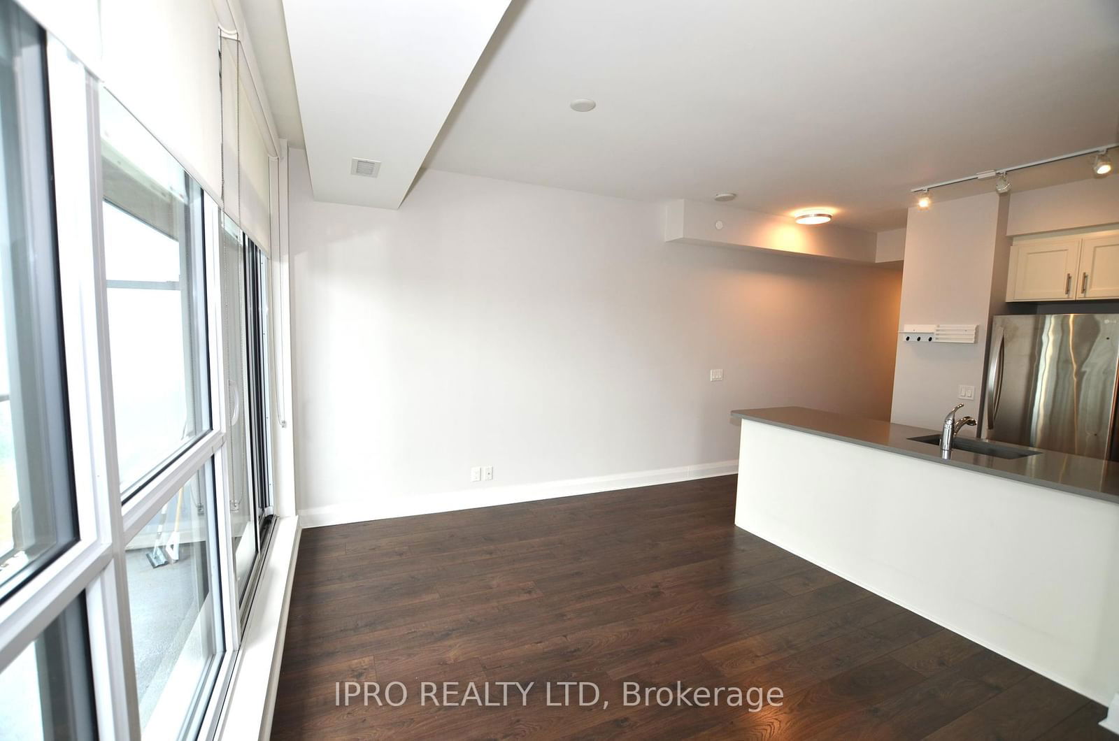 15 zorra St, unit 1302 for rent - image #5