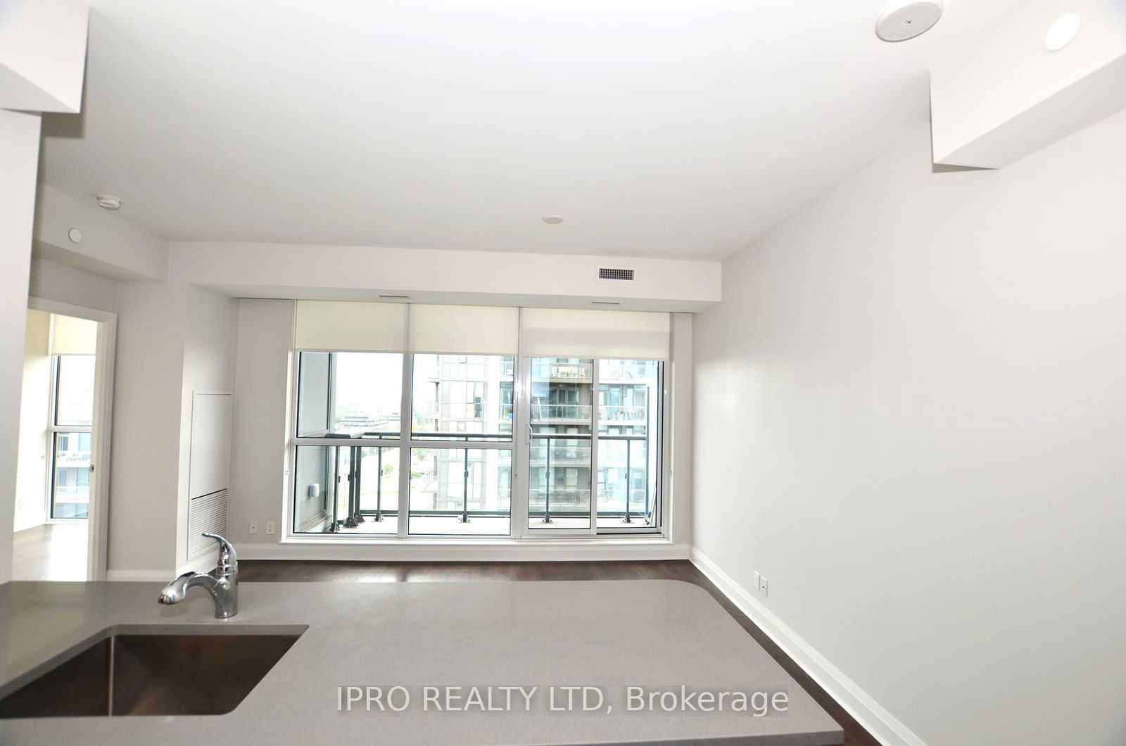 15 zorra St, unit 1302 for rent - image #8