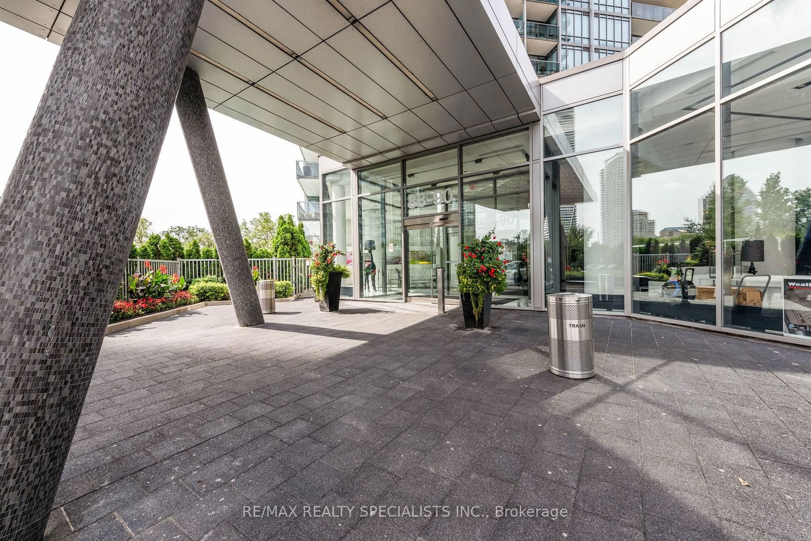 90 PARK LAWN Rd, unit 1212 for sale - image #3