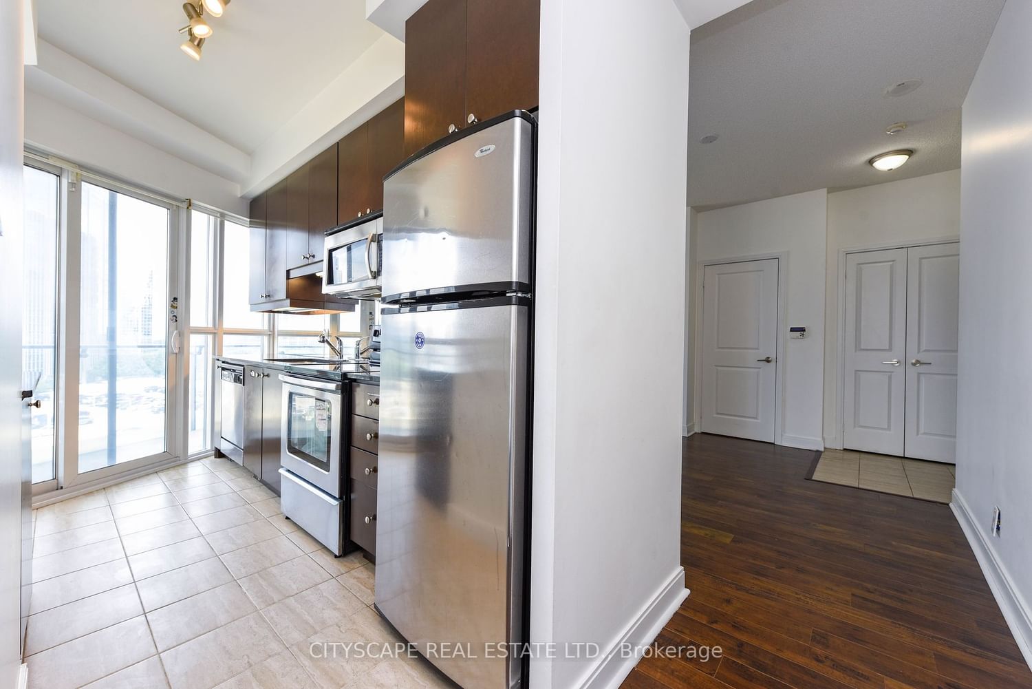 50 Absolute Ave, unit 610 for rent - image #29