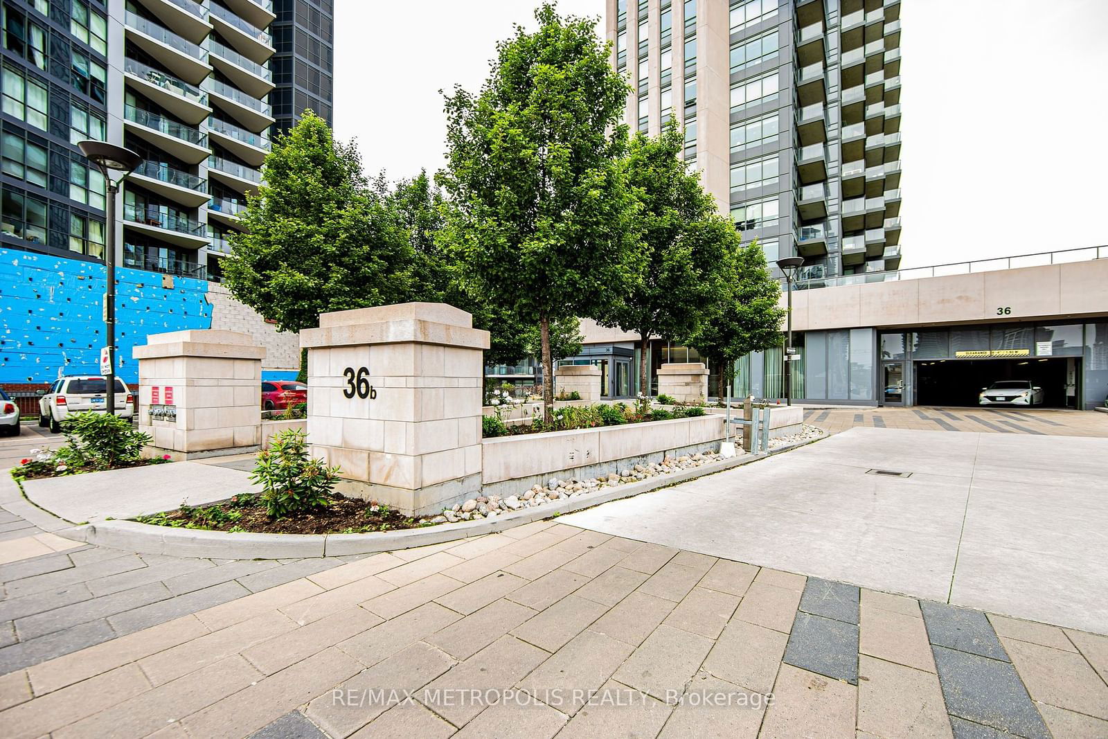 36 Park Lawn Rd, unit 1305 for sale