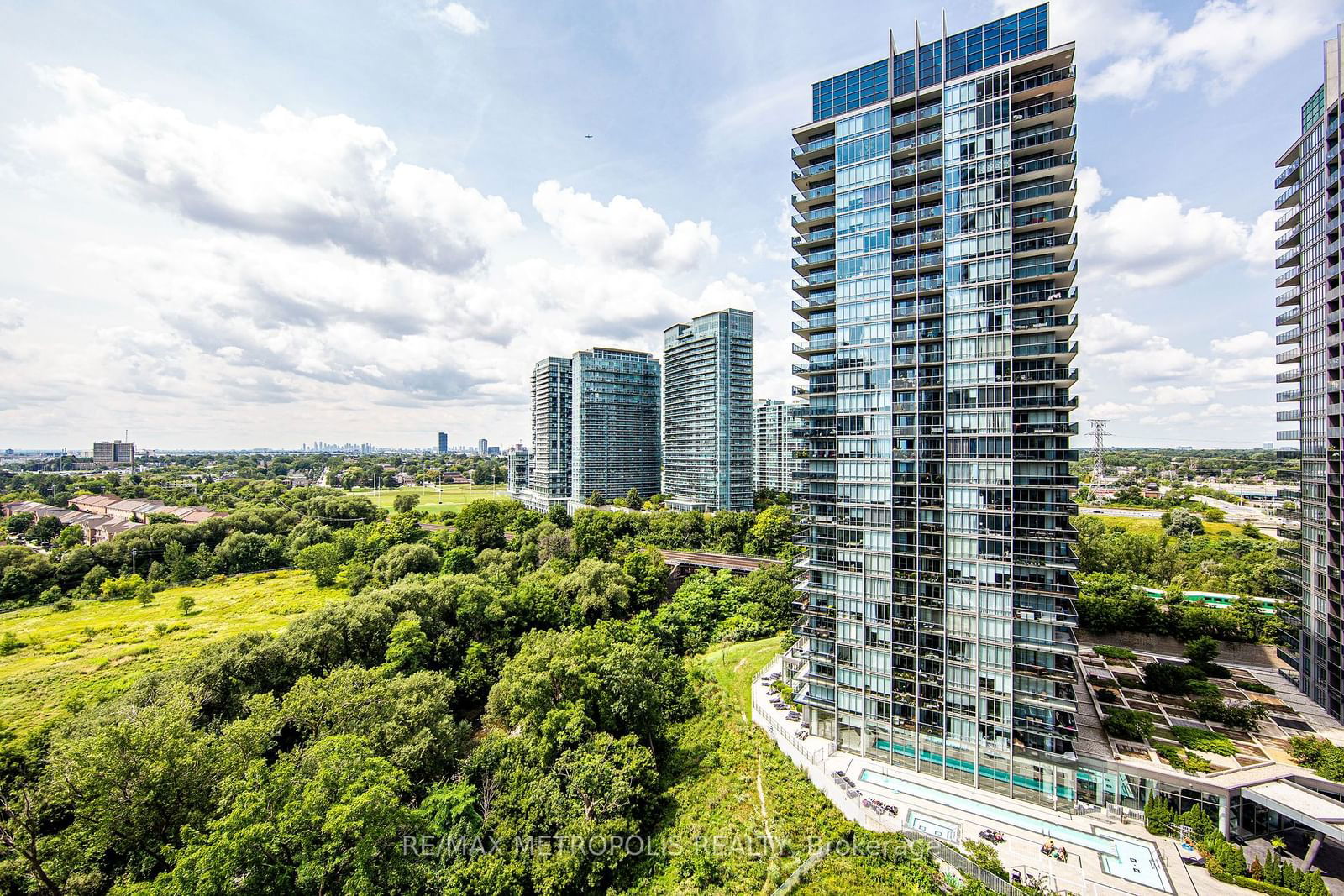 36 Park Lawn Rd, unit 1305 for sale