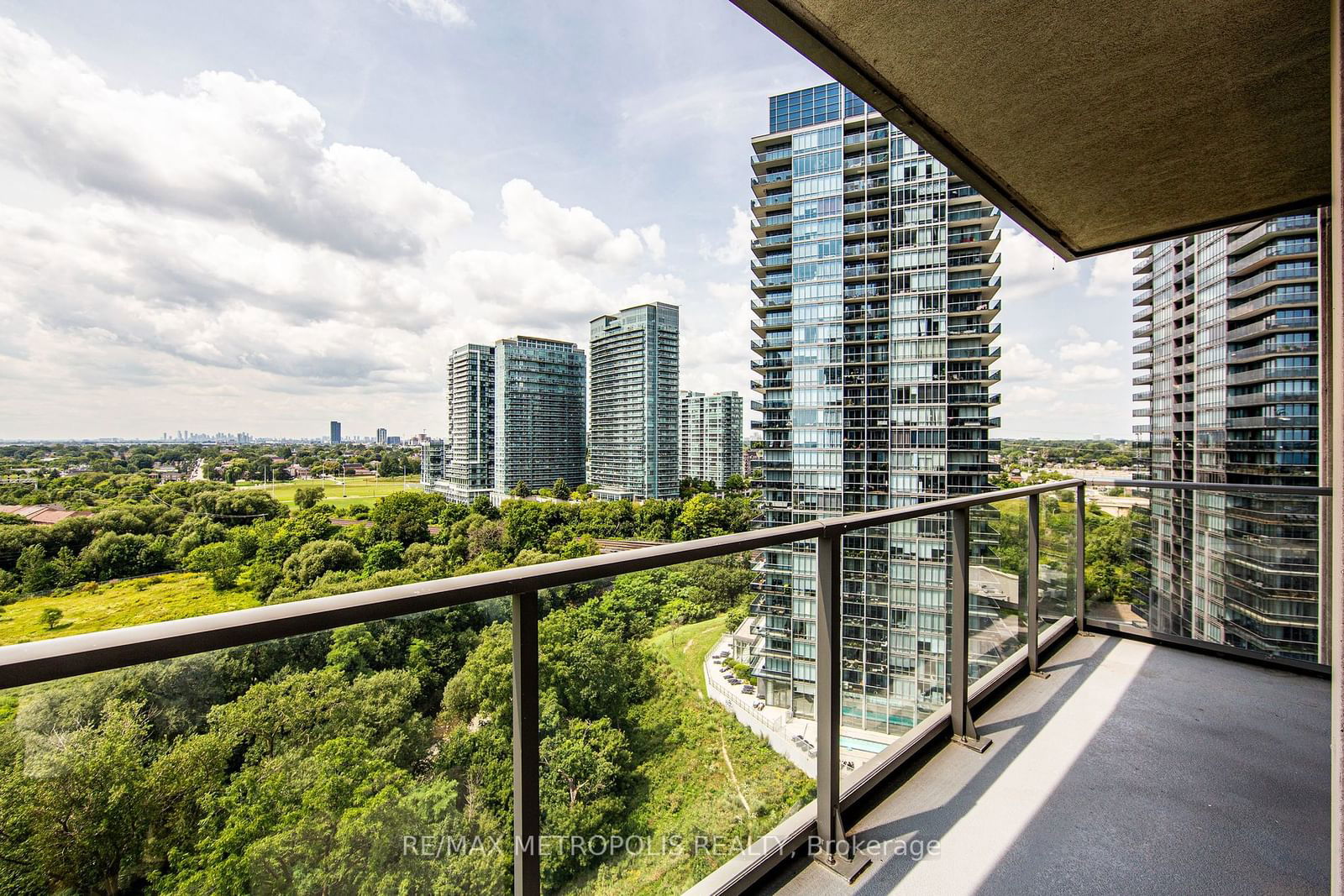 36 Park Lawn Rd, unit 1305 for sale