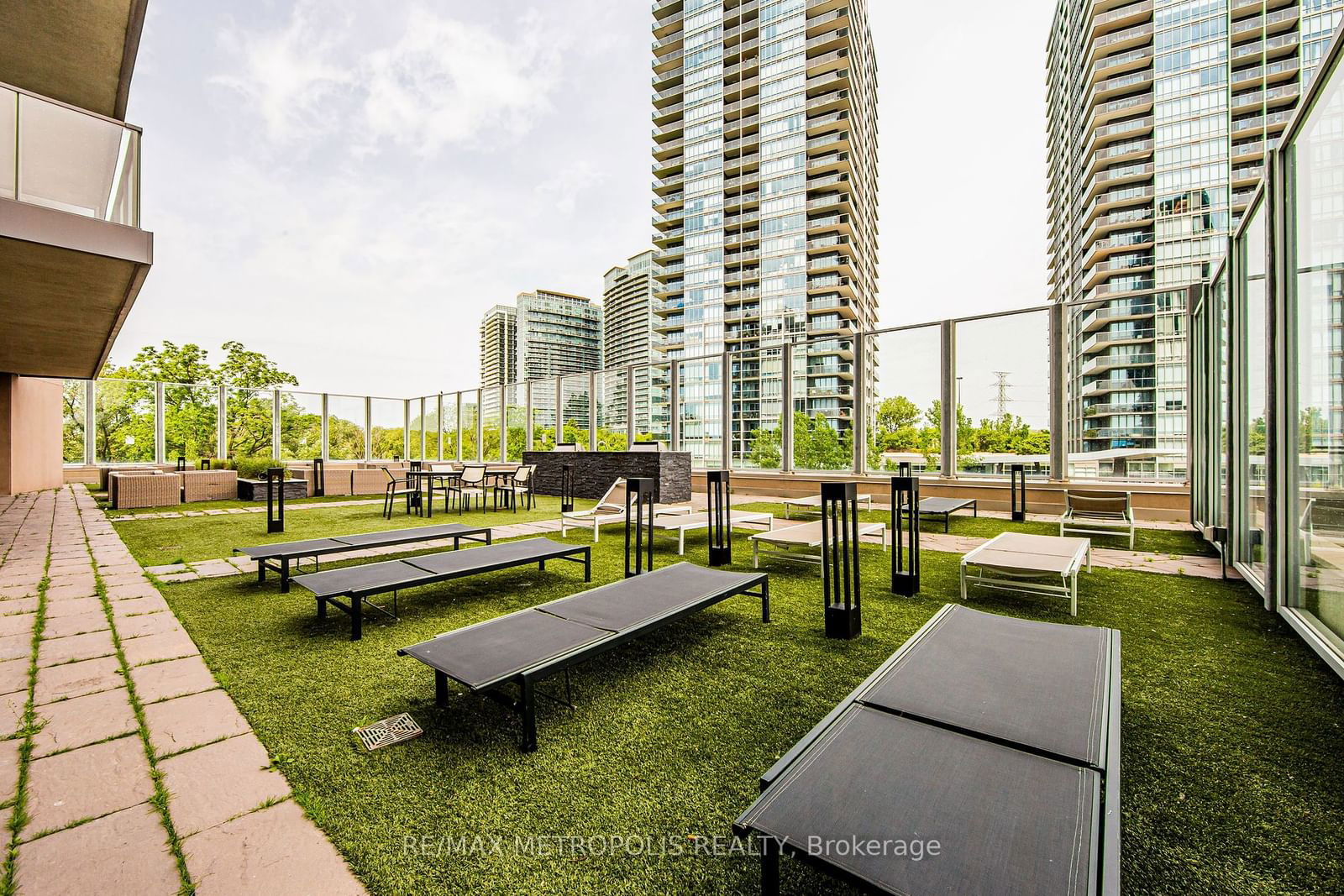 36 Park Lawn Rd, unit 1305 for sale