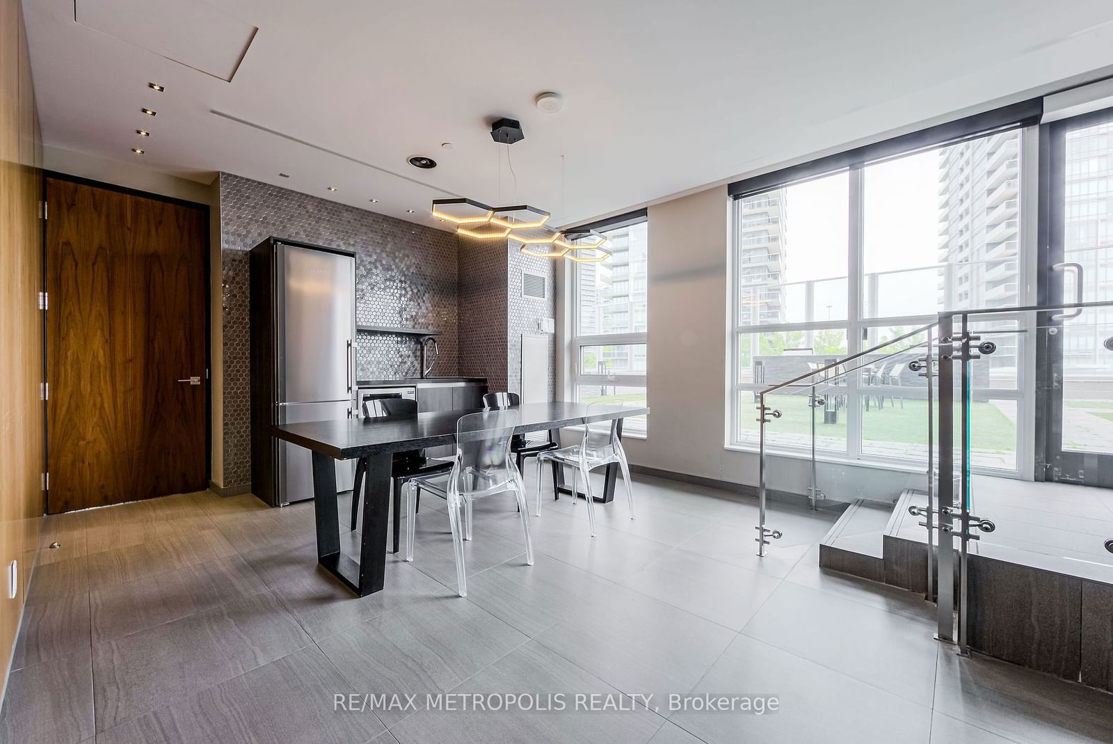 36 Park Lawn Rd, unit 1305 for sale - image #38