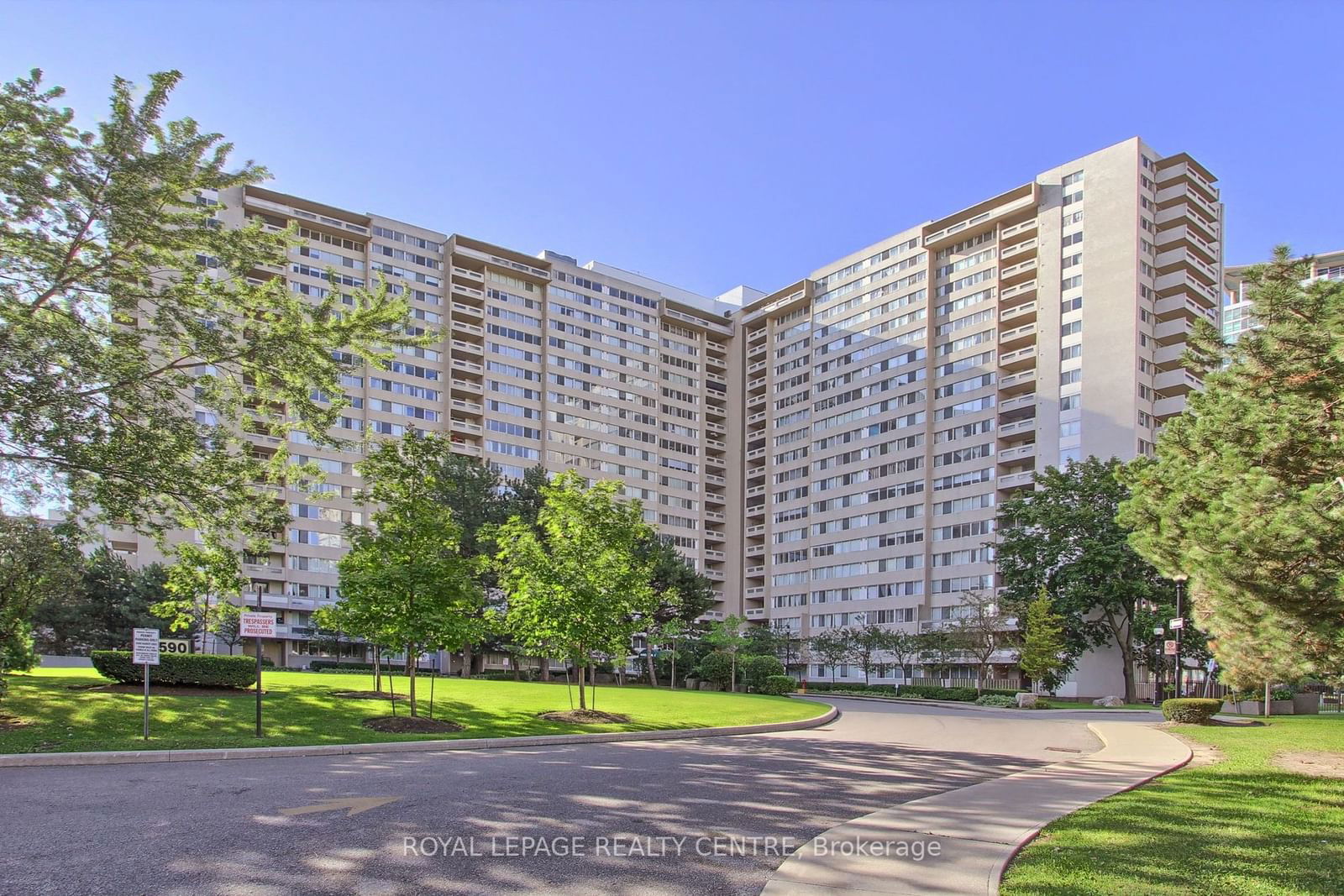 3590 Kaneff Cres, unit 705 for sale - image #1