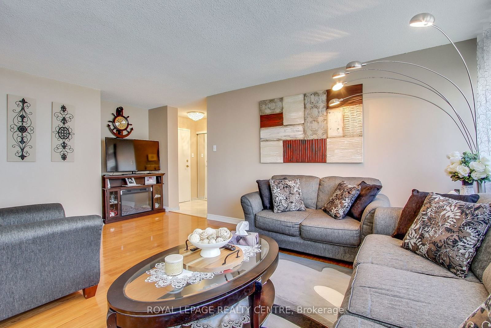 3590 Kaneff Cres, unit 705 for sale - image #13