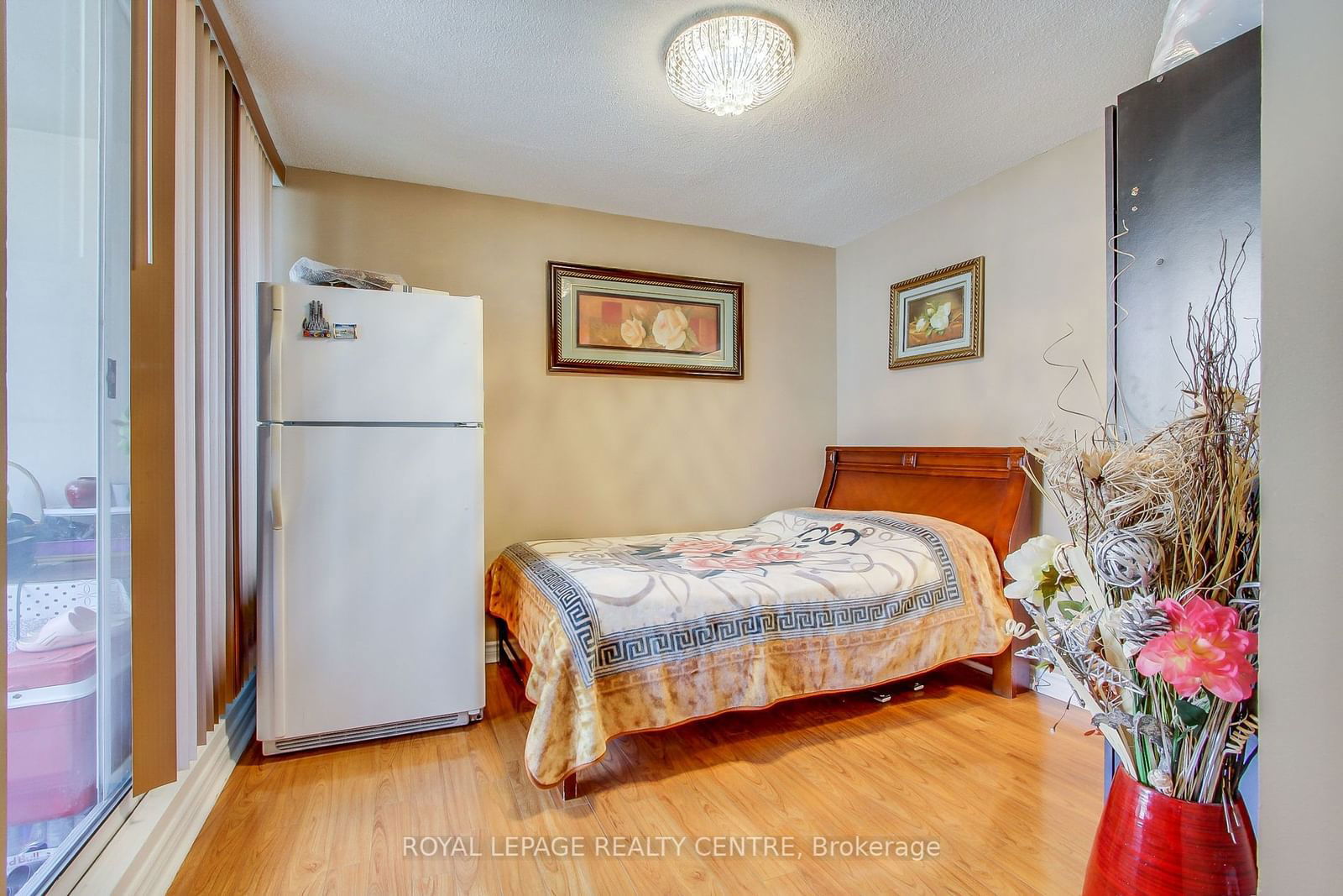 3590 Kaneff Cres, unit 705 for sale - image #20