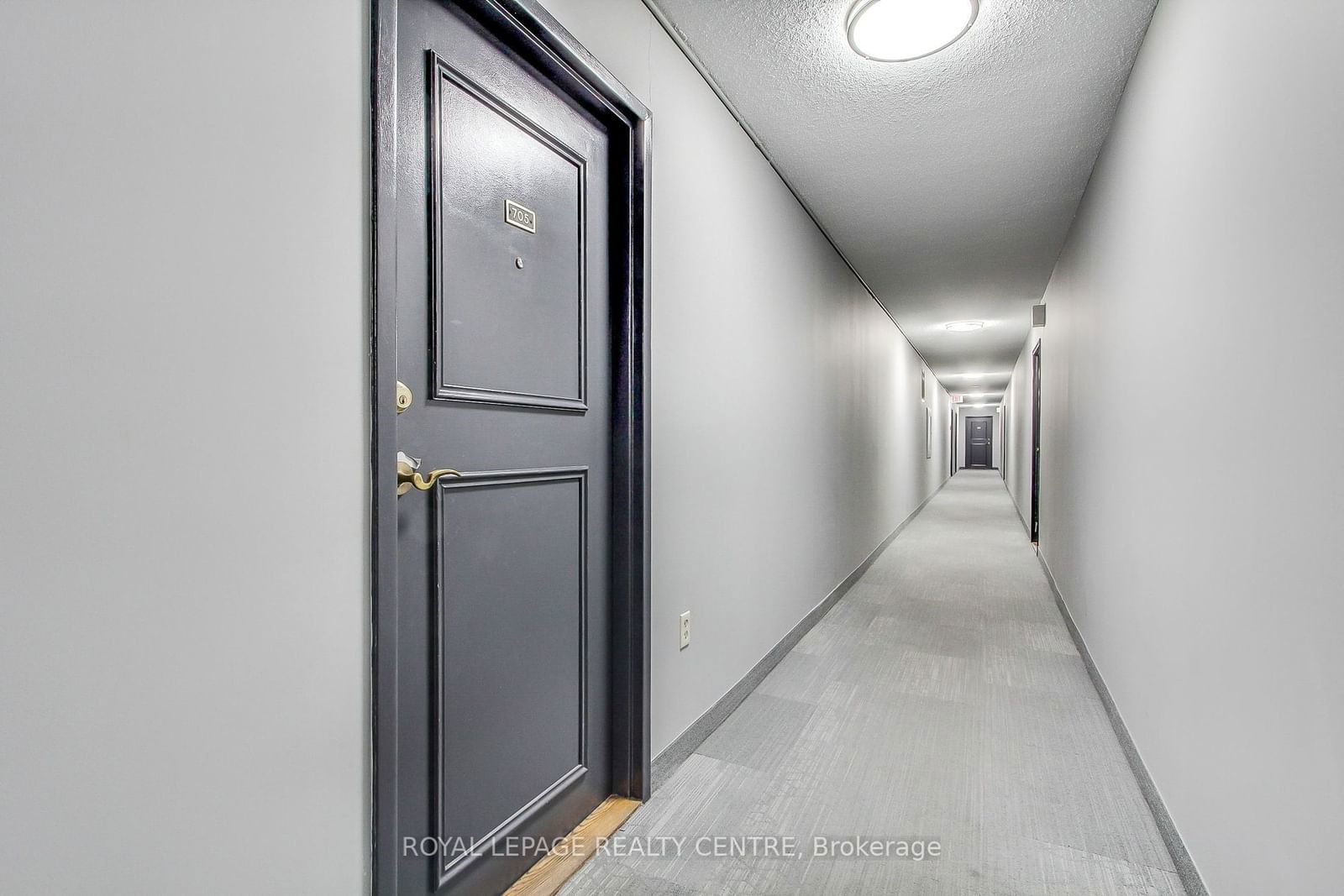 3590 Kaneff Cres, unit 705 for sale - image #6