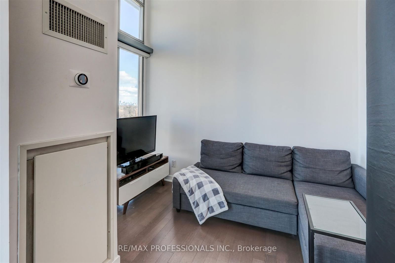 2 Fieldway Rd, unit 801 for sale - image #9