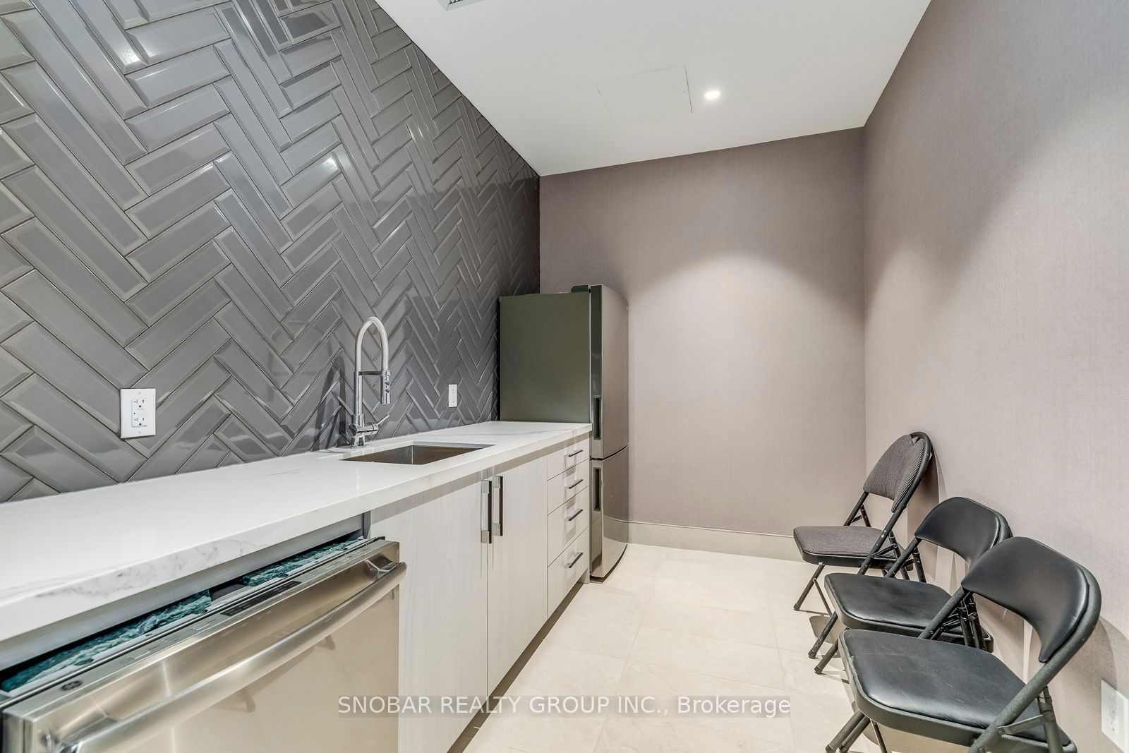 293 The Kingsway, unit 610 for sale - image #32