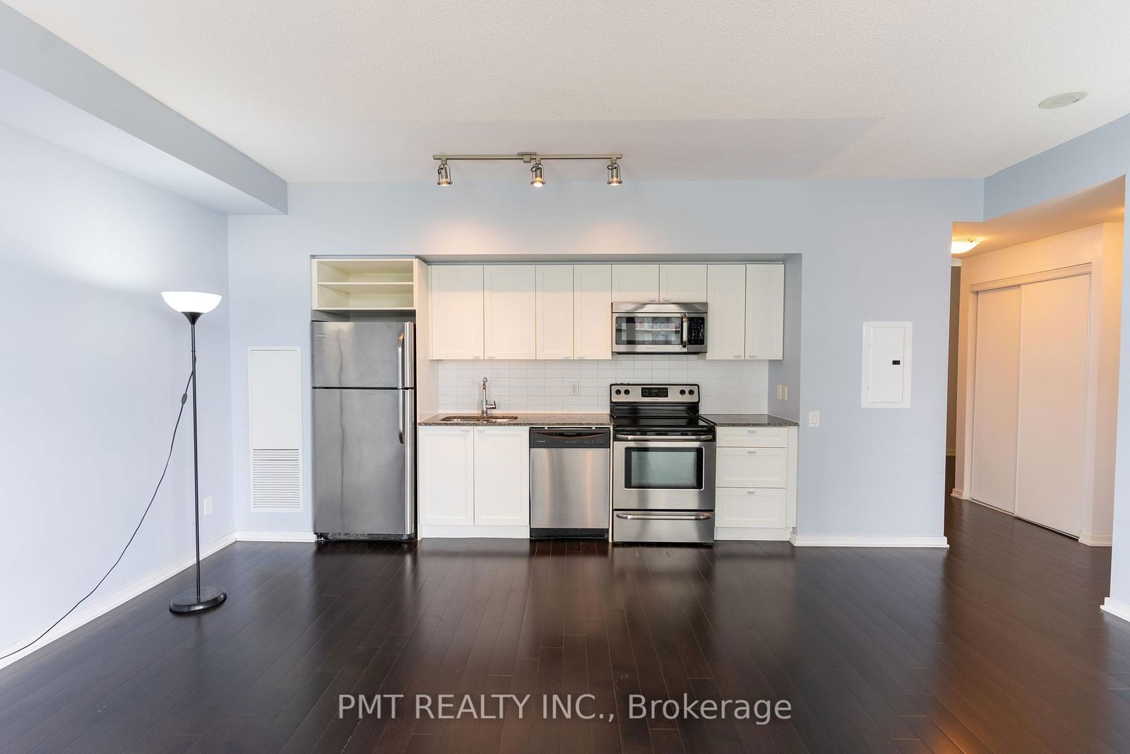 105 The Queensway, unit 616 for rent - image #2