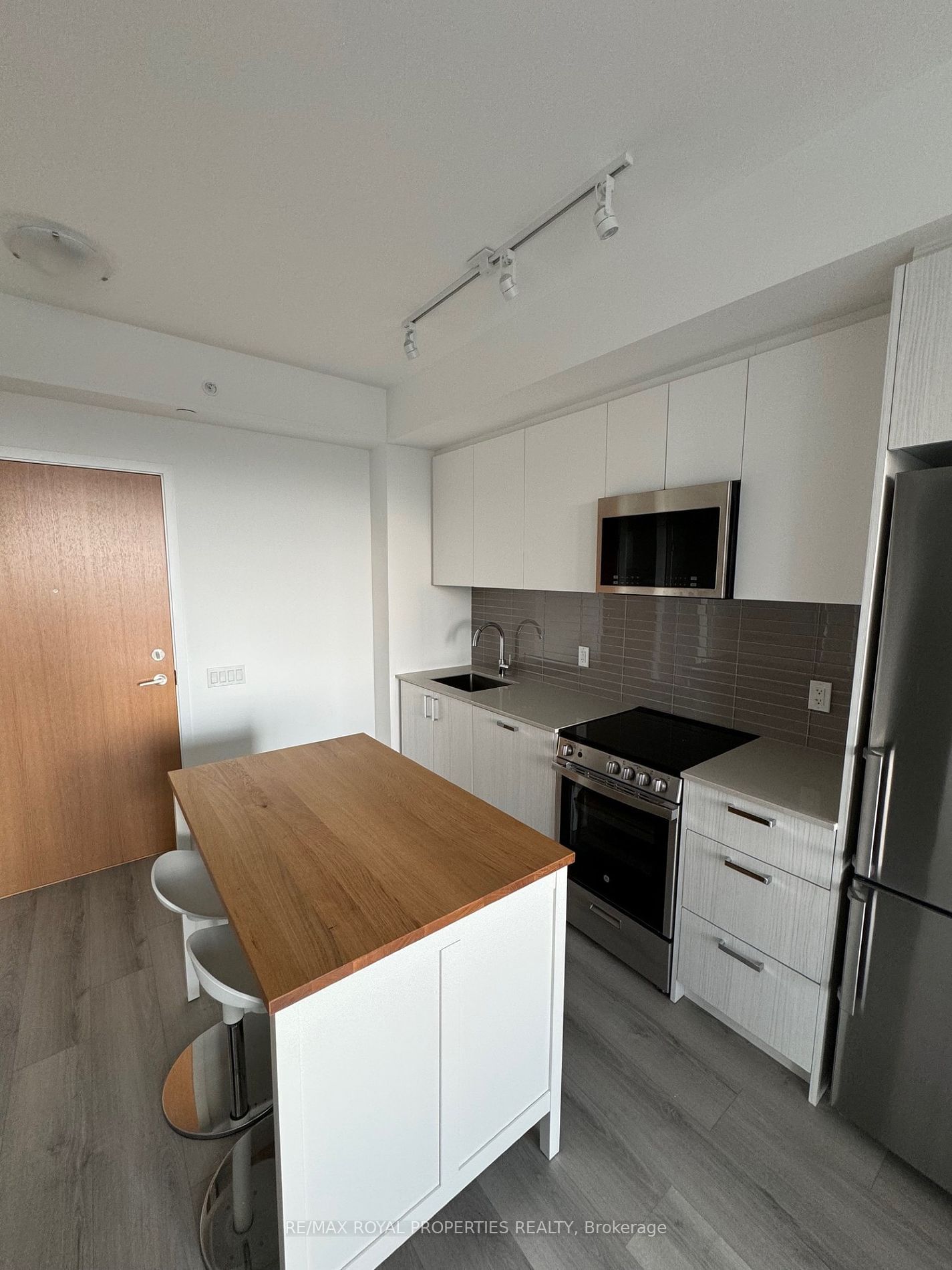 1787 St Clair Ave W, unit 509 for sale - image #4