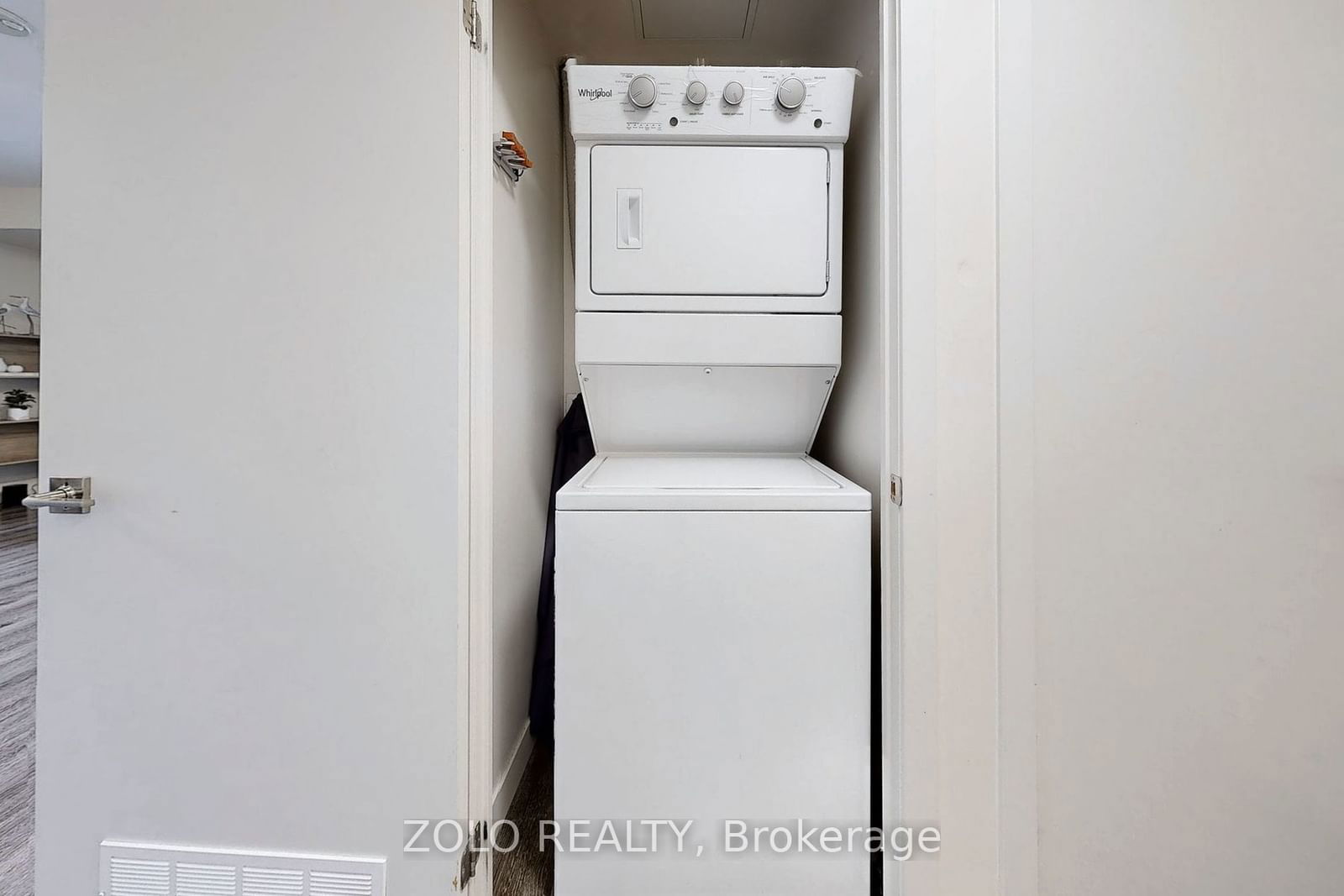 2093 Fairview St, unit 201 for rent - image #12