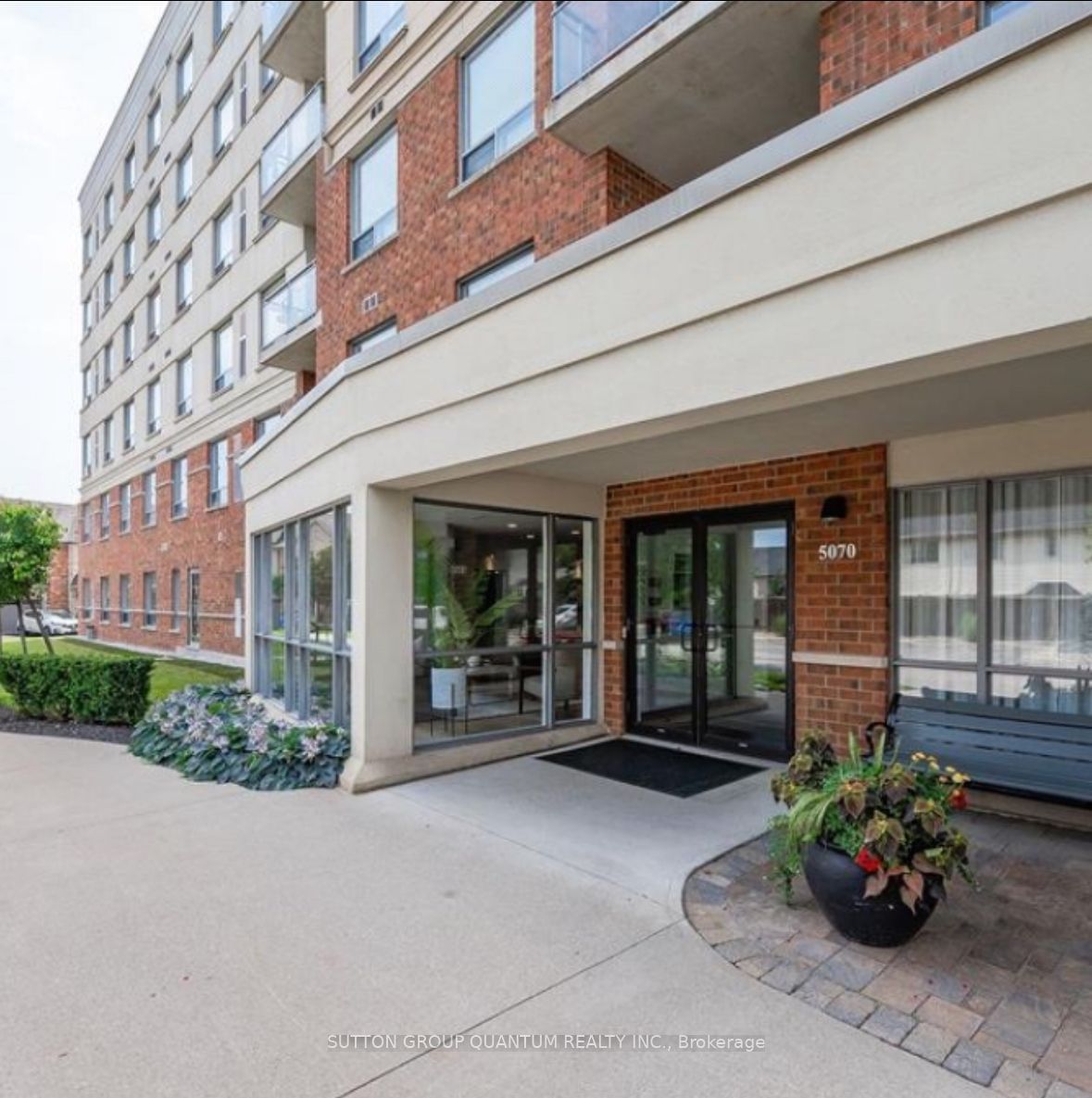 5070 Fairview St S, unit 506 for sale - image #2