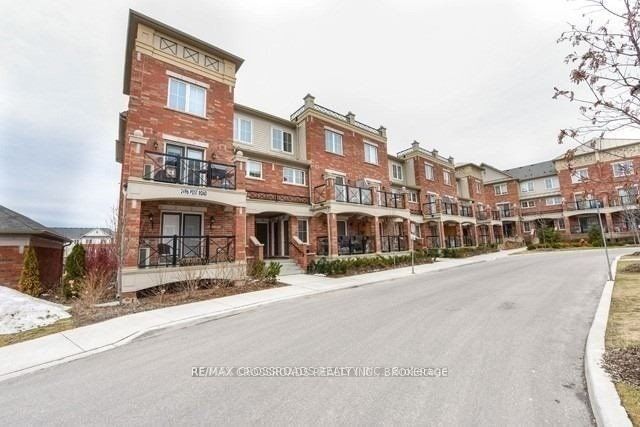 2496 Post Rd, unit 16 for rent - image #1