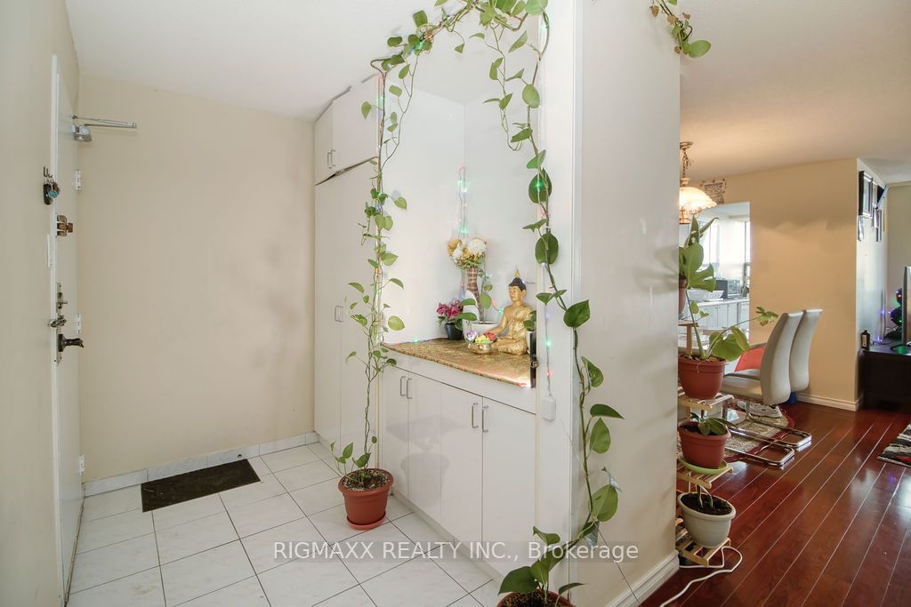 18 Knightsbridge Rd, unit 1612 for sale - image #11