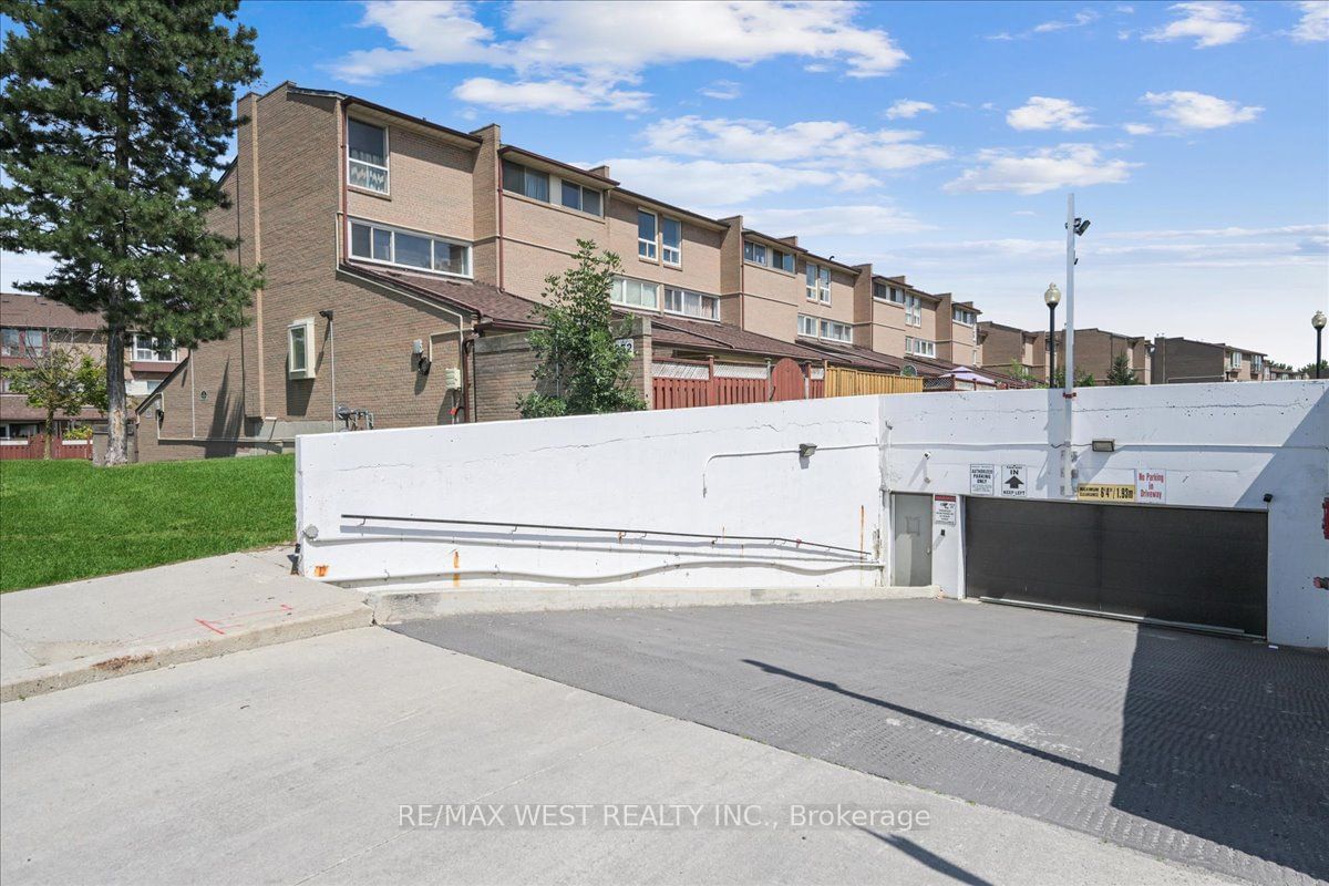 252 John Garland Blvd, unit 181 for sale - image #3