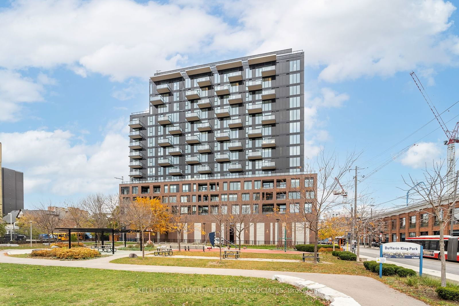 270 Dufferin St, unit 919 for sale - image #2