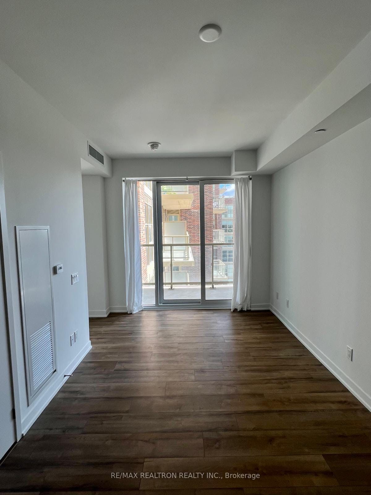 1787 St Clair Ave W, unit 604 for rent - image #5