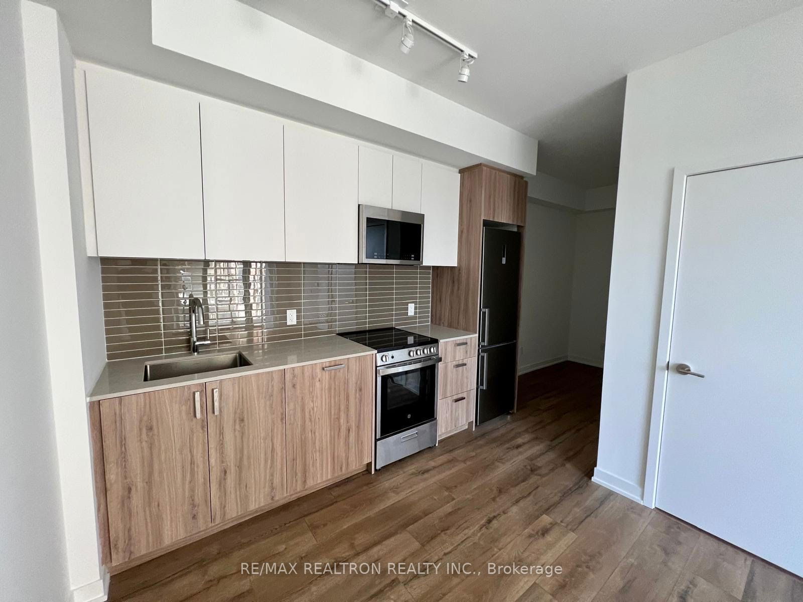 1787 St Clair Ave W, unit 604 for rent