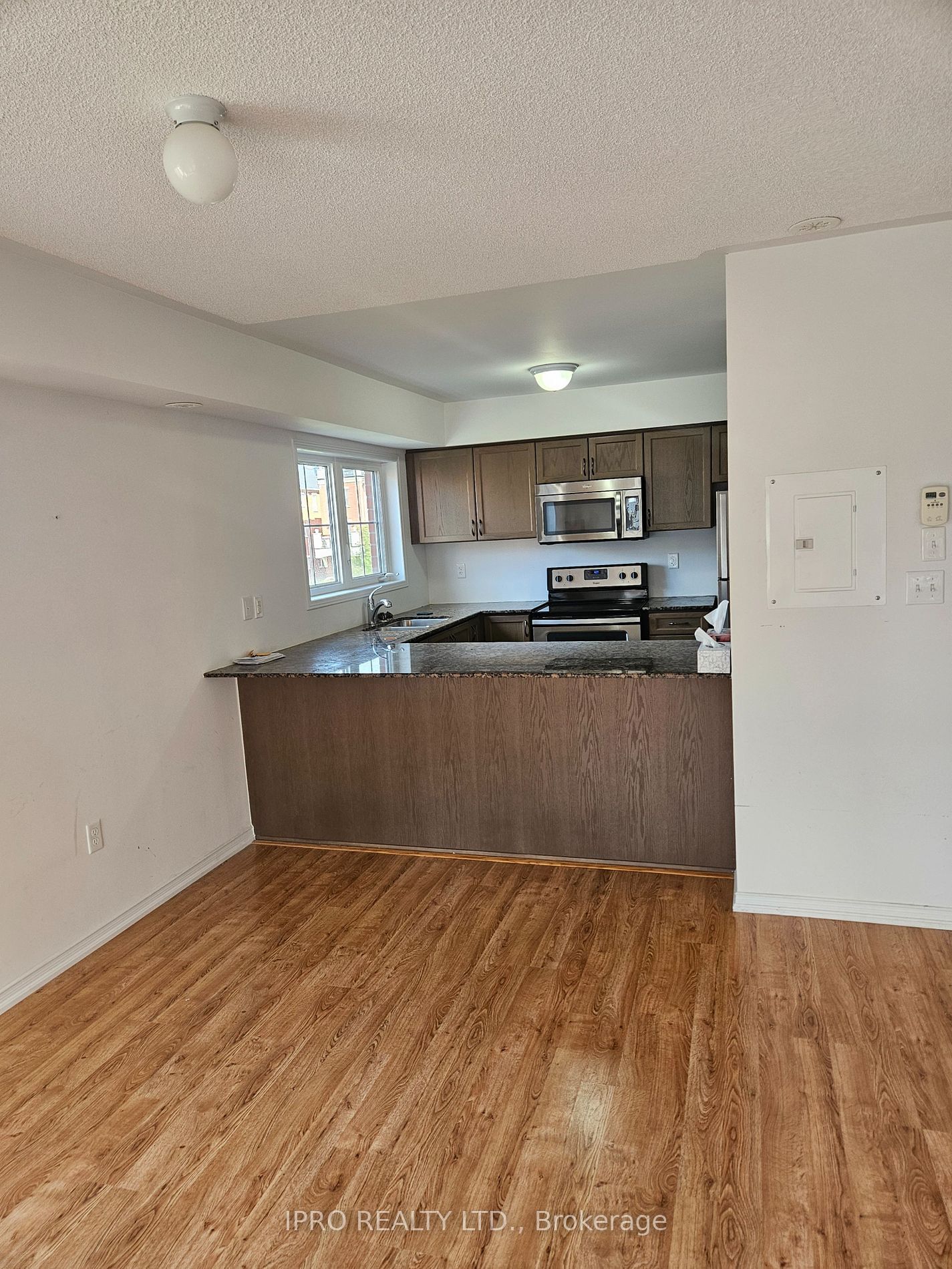 2480 Post Rd, unit 28 for rent - image #9