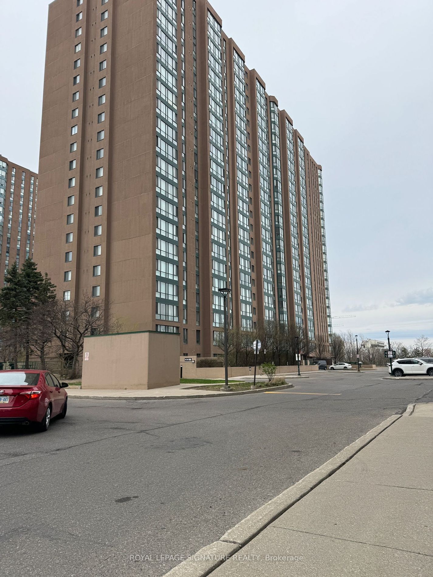 145 Hillcrest Ave, unit 1516 for sale