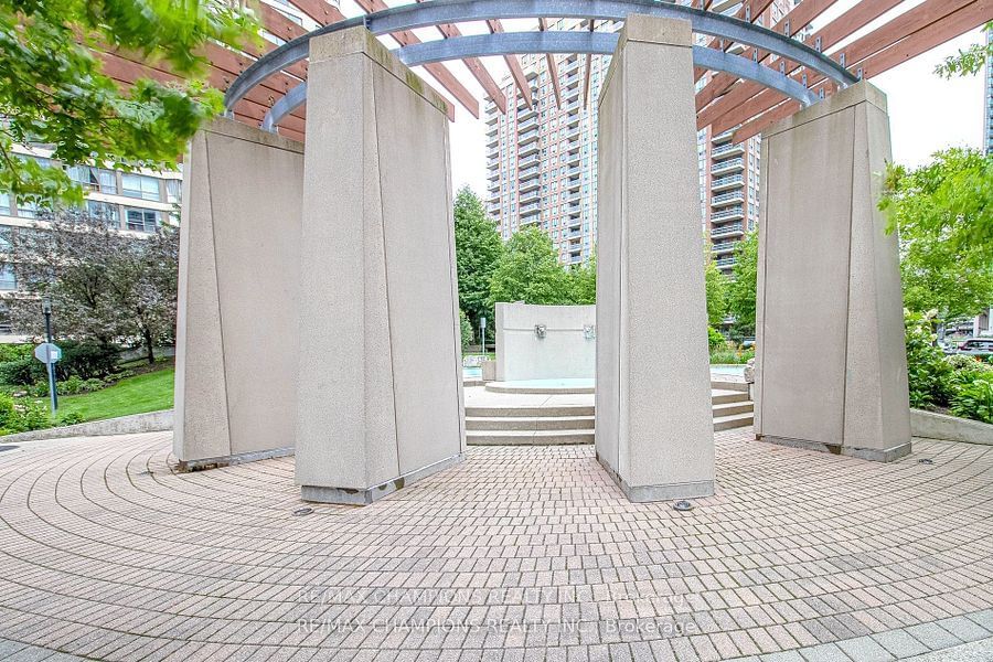 33 Elm Dr W, unit 109 for sale