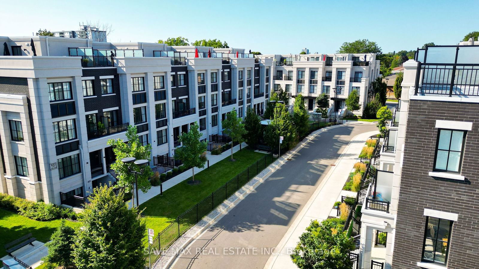 652 Cricklewood Dr, unit 216 for sale - image #3