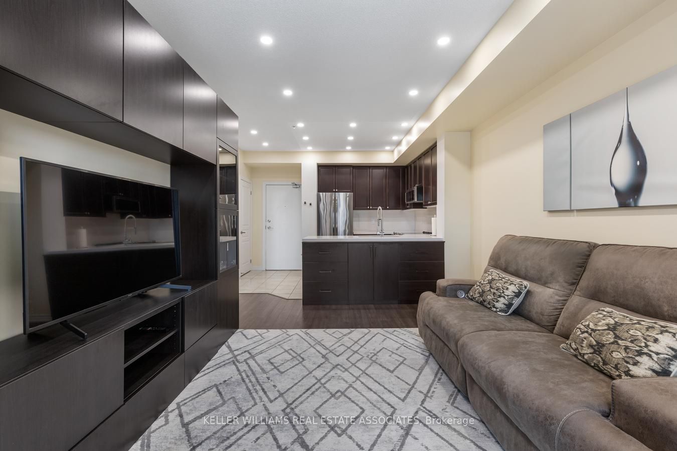 570 Lolita Gdns, unit 325 for rent - image #8