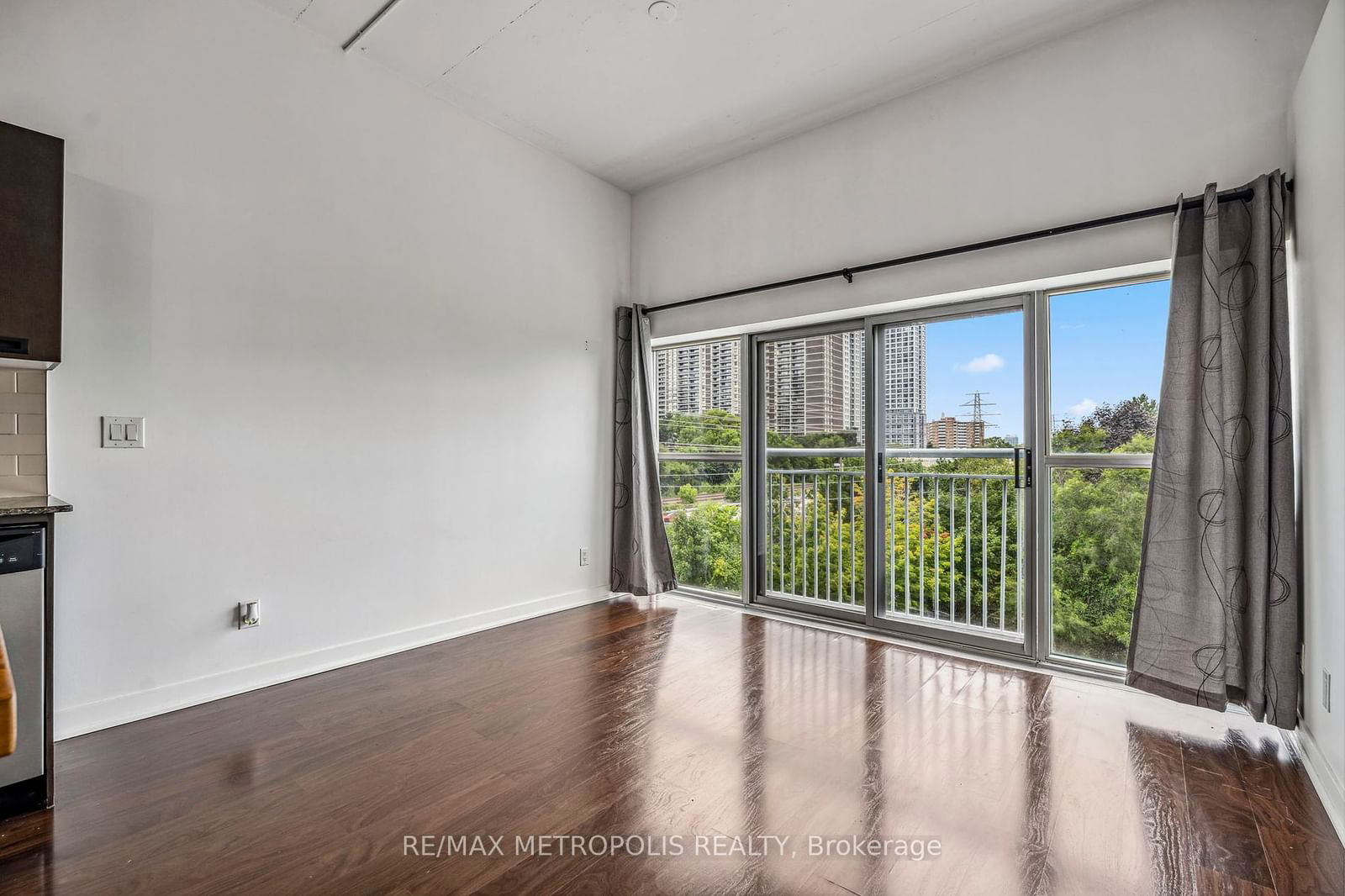 2 Fieldway Rd, unit 302 for sale - image #16