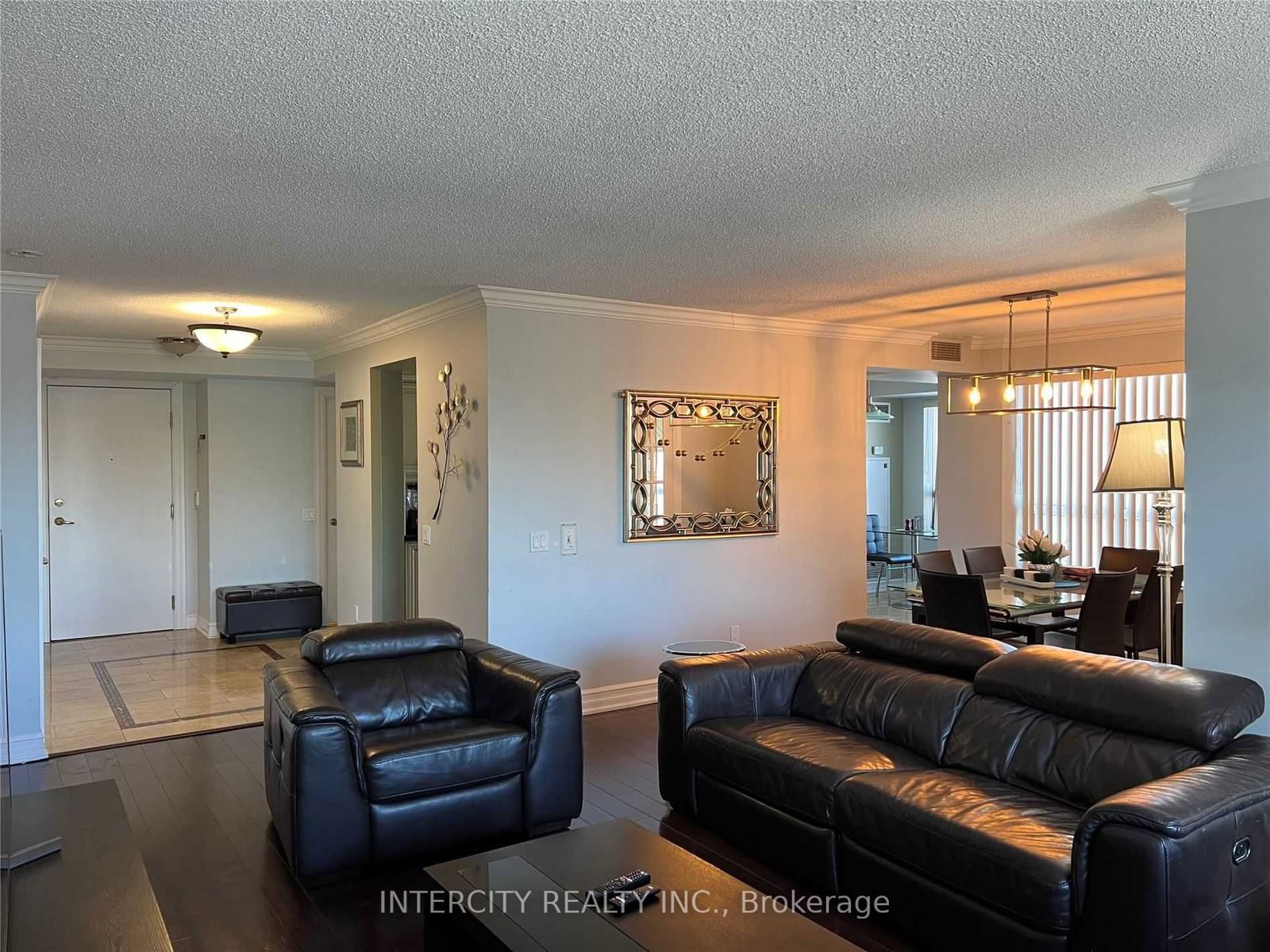 25 Kingsbridge Garden Circ, unit 1125 for rent