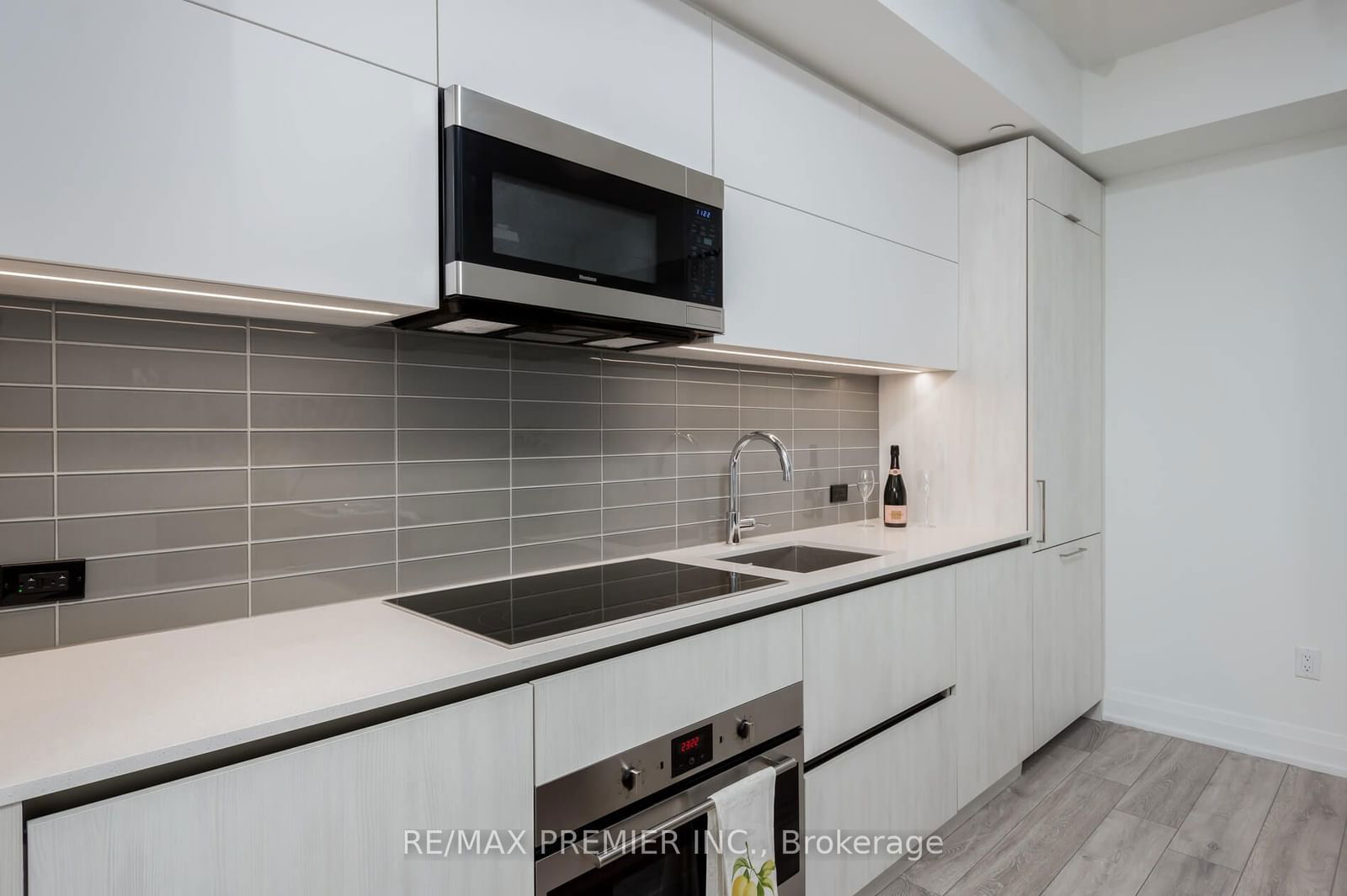 21 Park St E, unit 1201 for rent