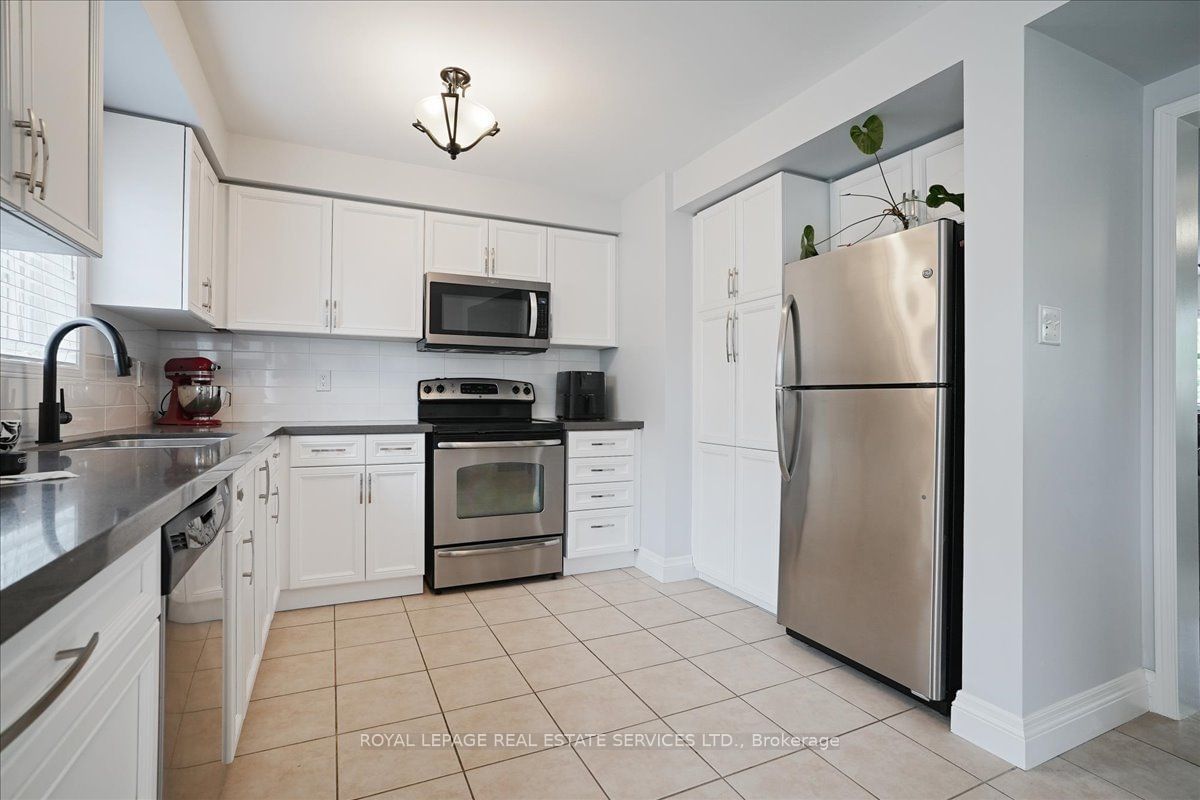 2360 Parkhaven Blvd, unit 2 for sale - image #17