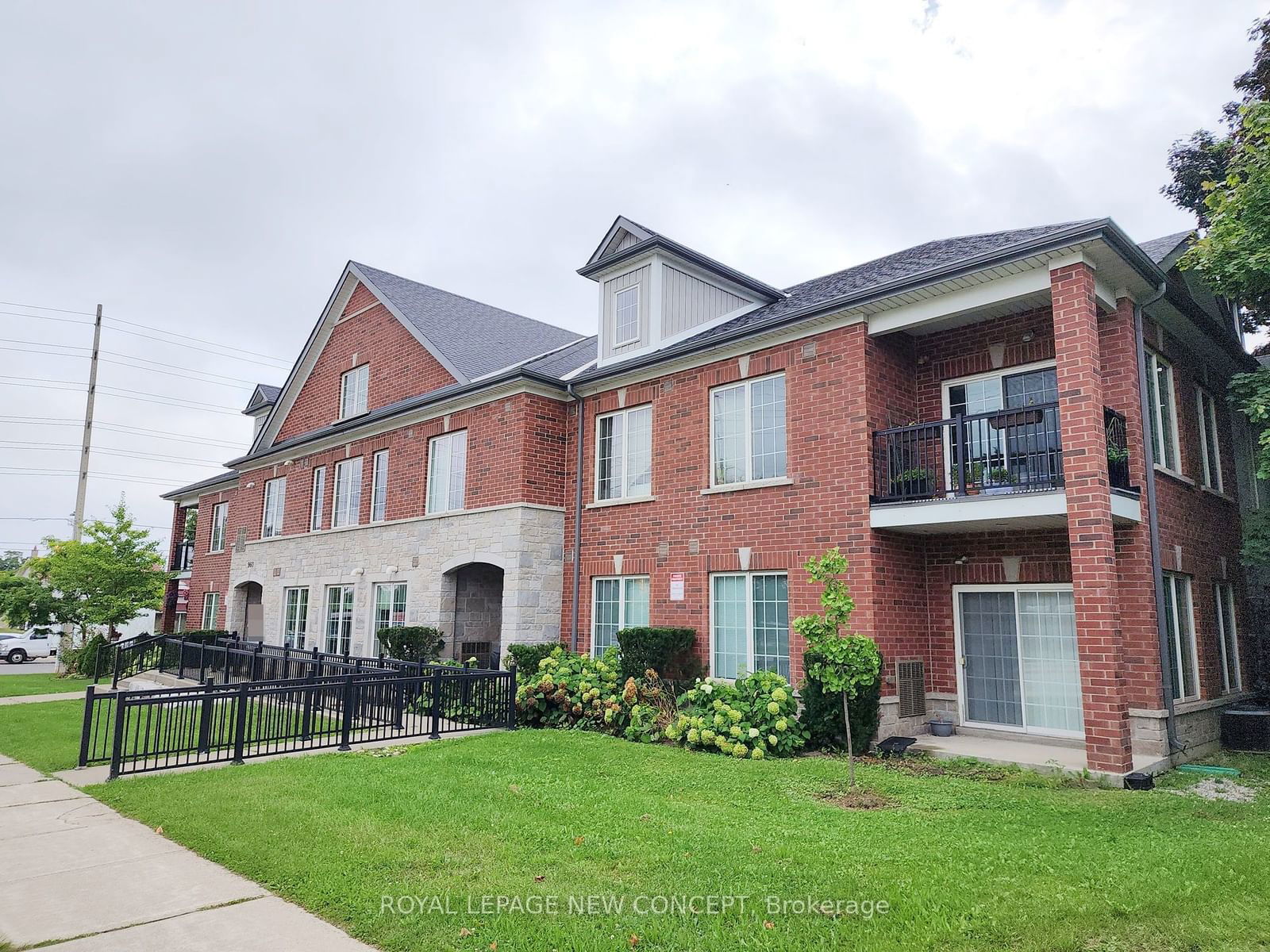 960 Bloor Townhomes, Mississauga, Toronto