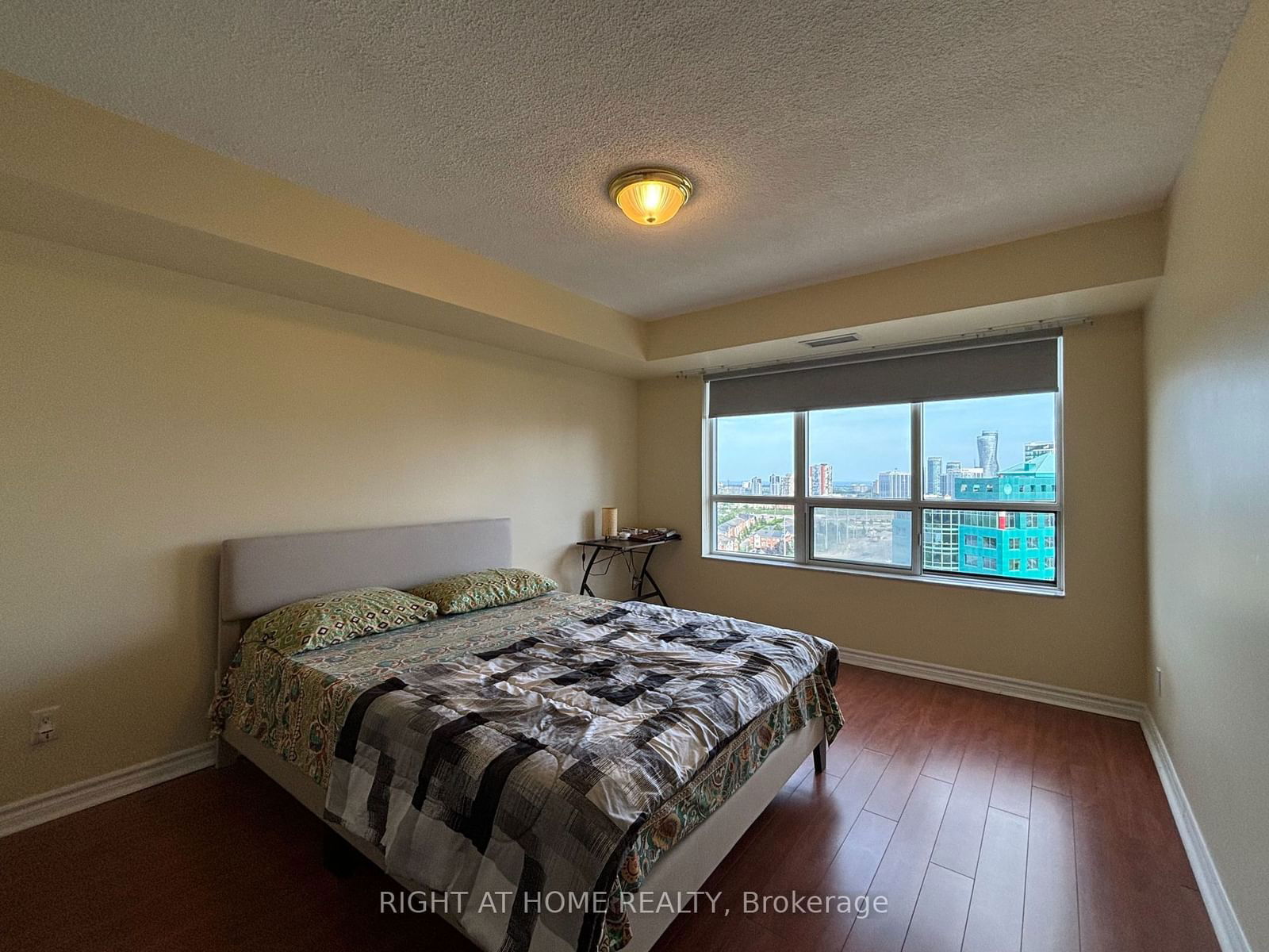 25 Kingsbridge Garden Circ, unit 1526 for sale