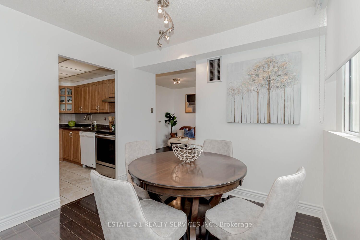 3590 Kaneff Cres, unit 802 for sale - image #17