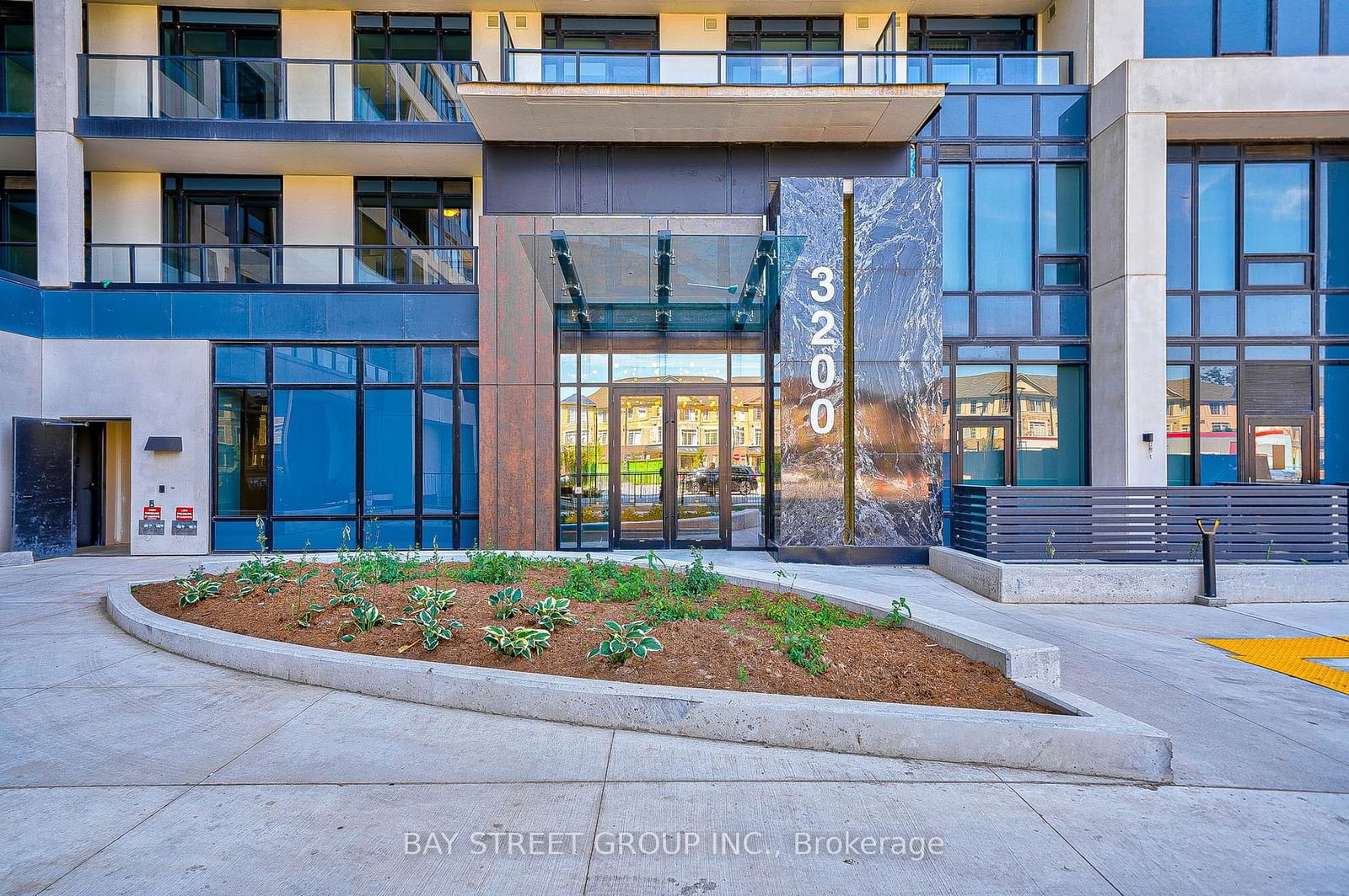 3200 William Coltson Ave, unit 813 for sale - image #2