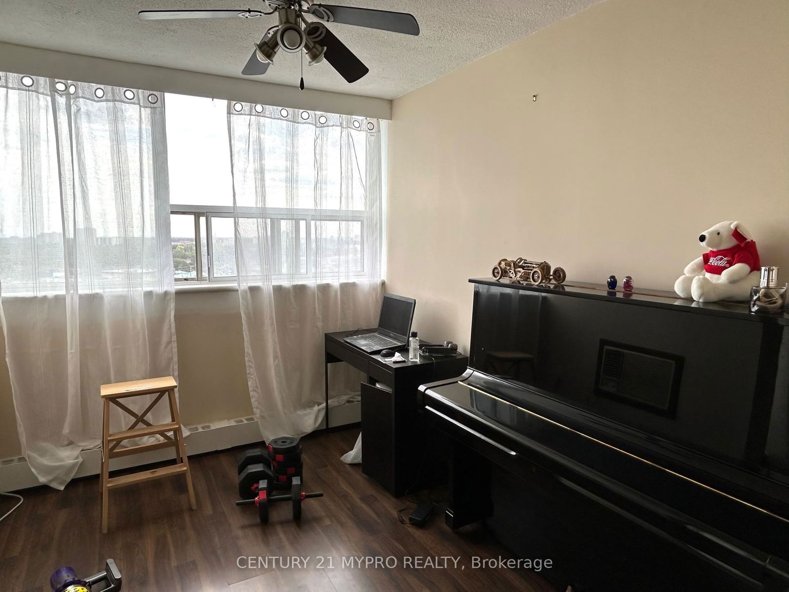 530 Lolita Gdns, unit 1210 for rent - image #8