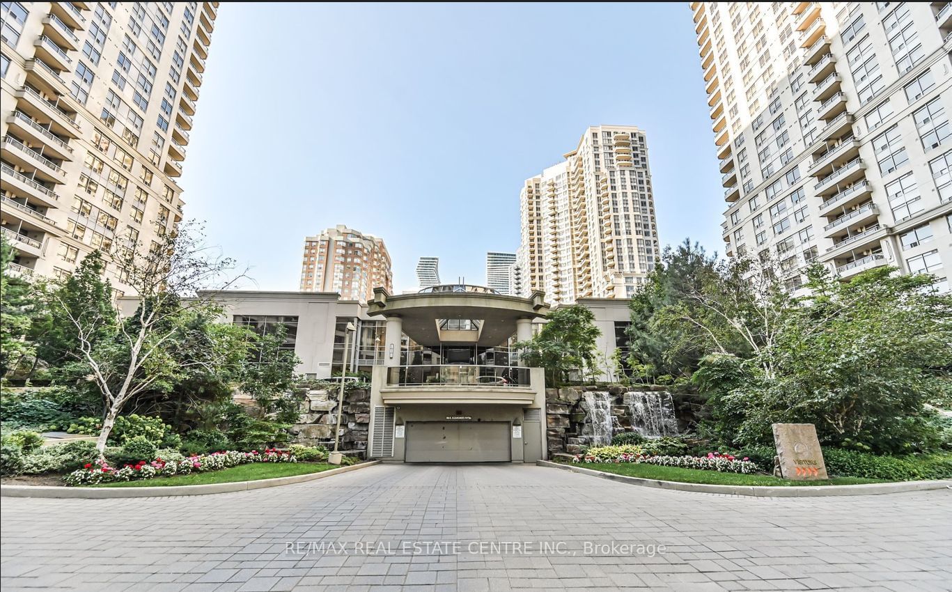 3888 Duke Of York Blvd, unit 1522 for rent - image #2