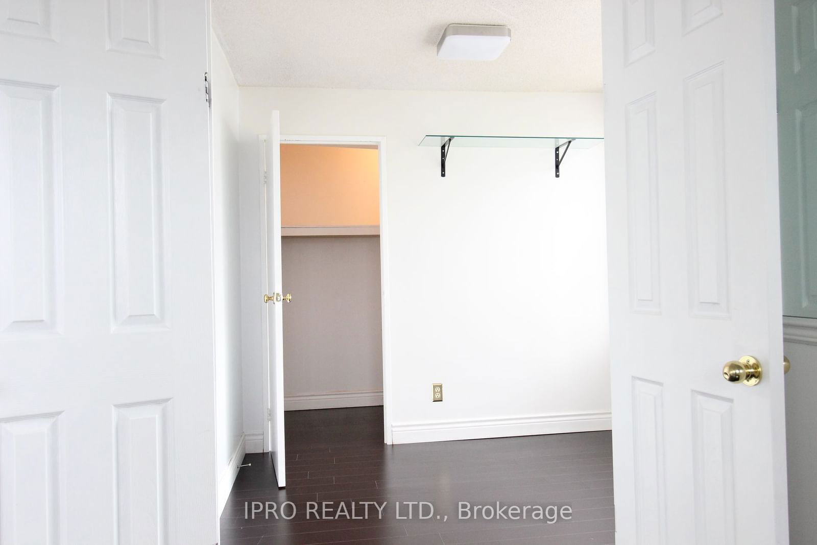 3700 Kaneff Cres, unit 1212 for rent