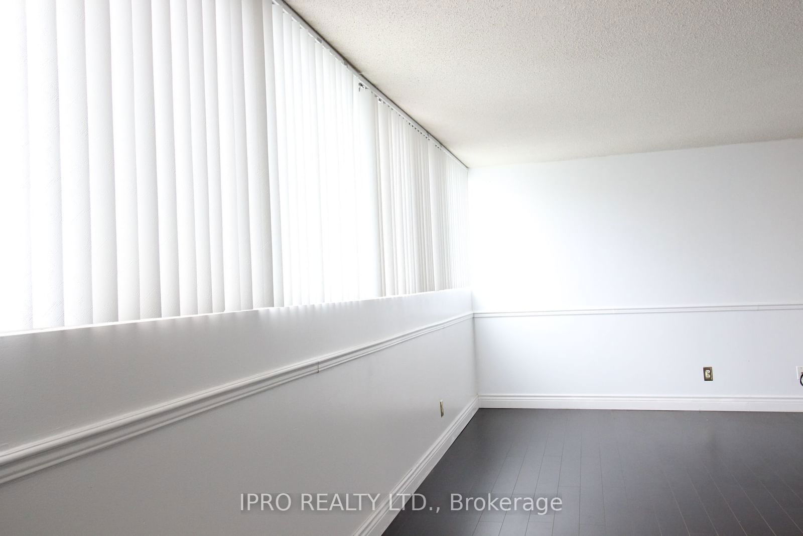 3700 Kaneff Cres, unit 1212 for rent - image #12