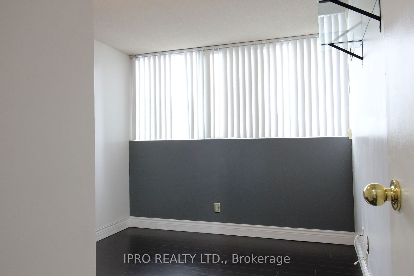 3700 Kaneff Cres, unit 1212 for rent