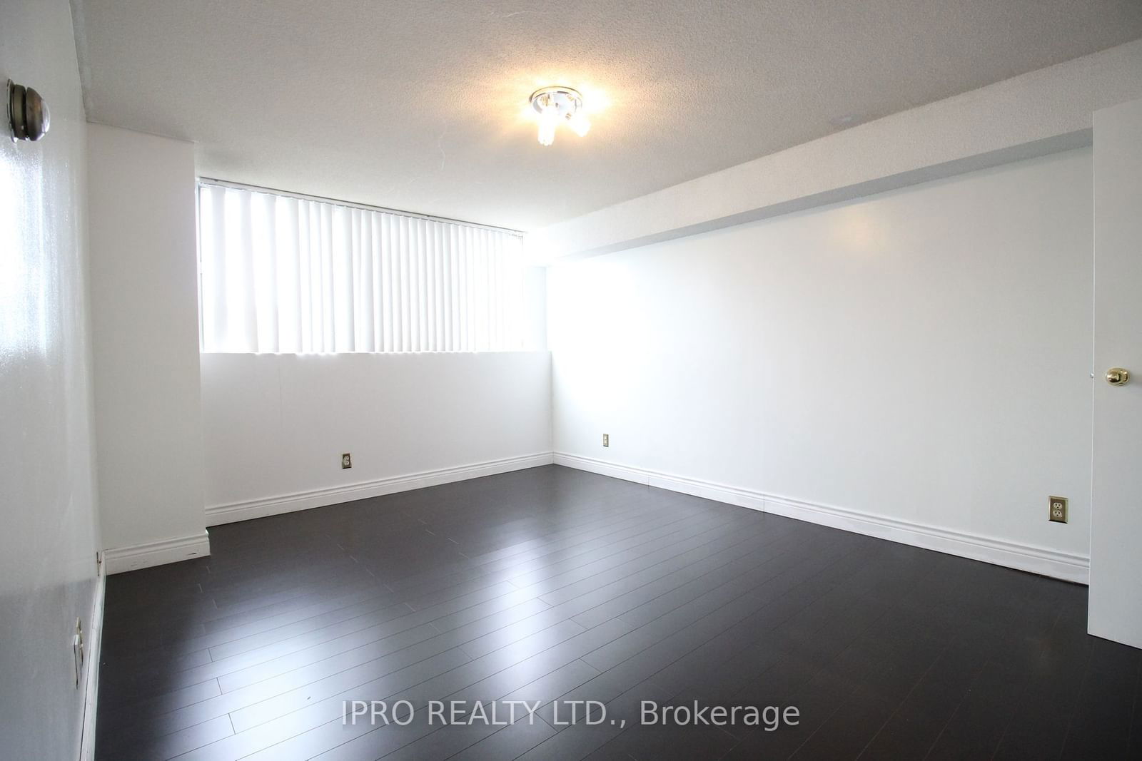 3700 Kaneff Cres, unit 1212 for rent - image #24