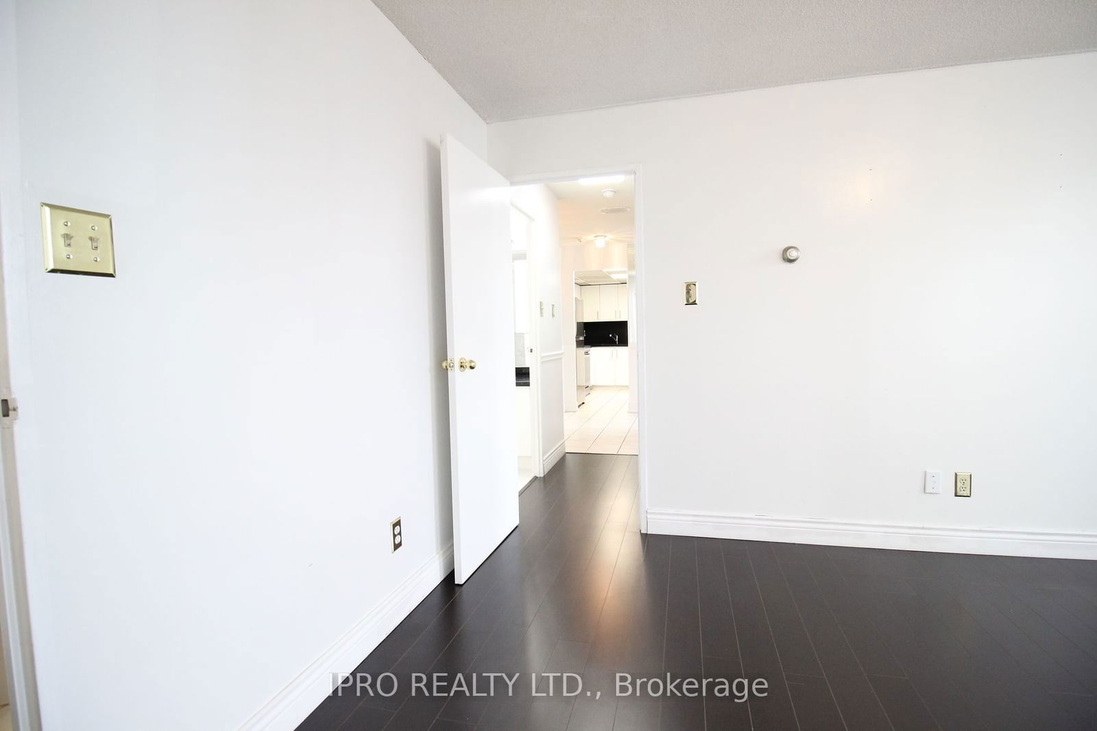 3700 Kaneff Cres, unit 1212 for rent - image #28