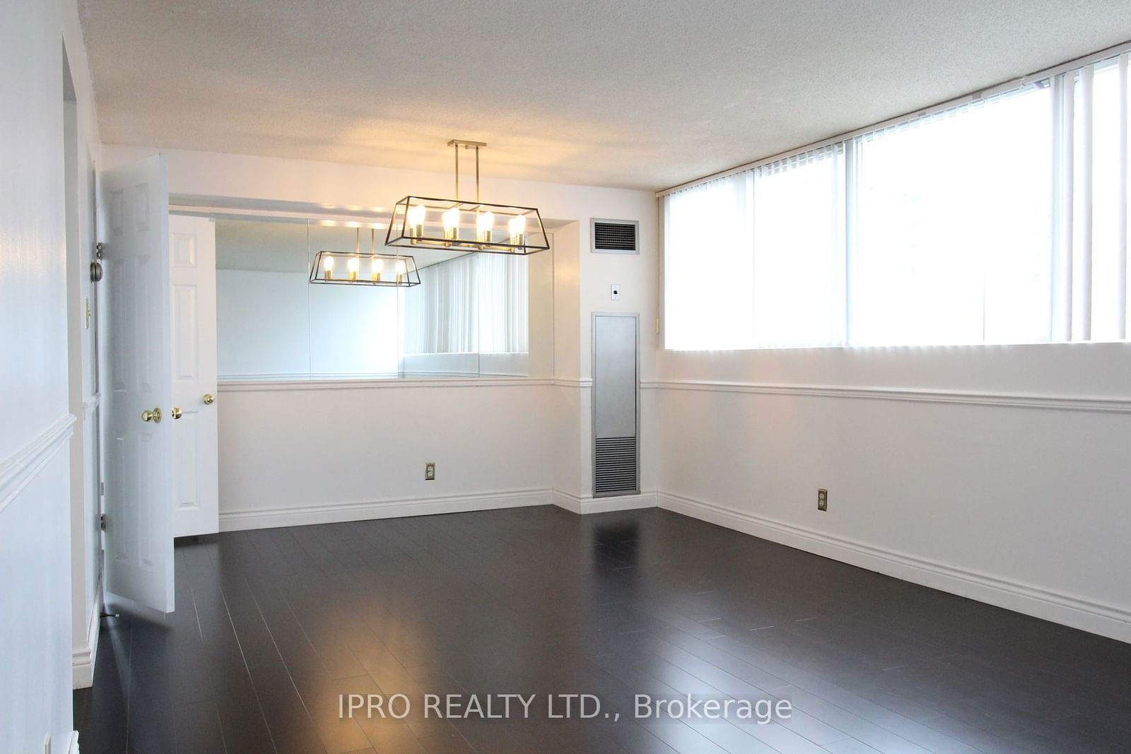 3700 Kaneff Cres, unit 1212 for rent